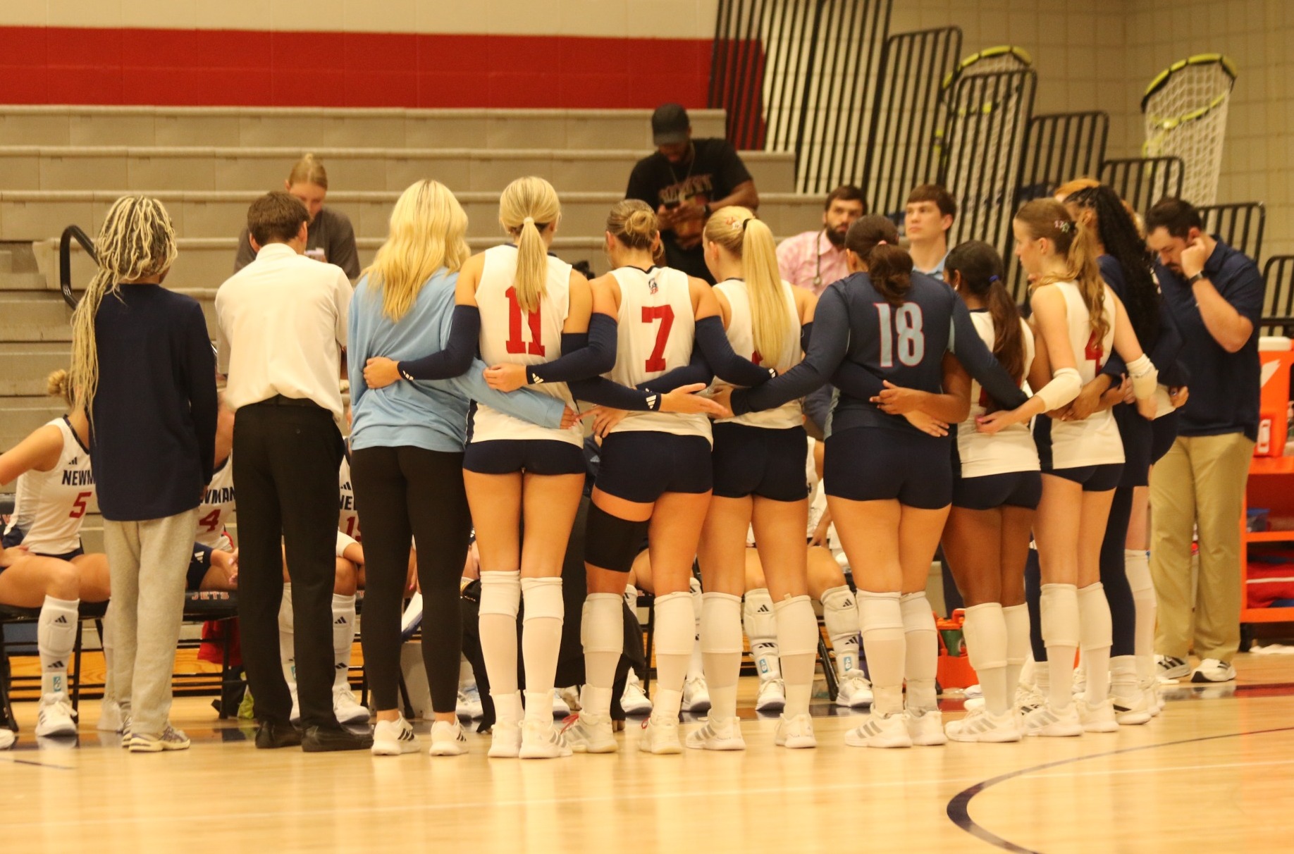 Volleyball huddles as a team at a timeout