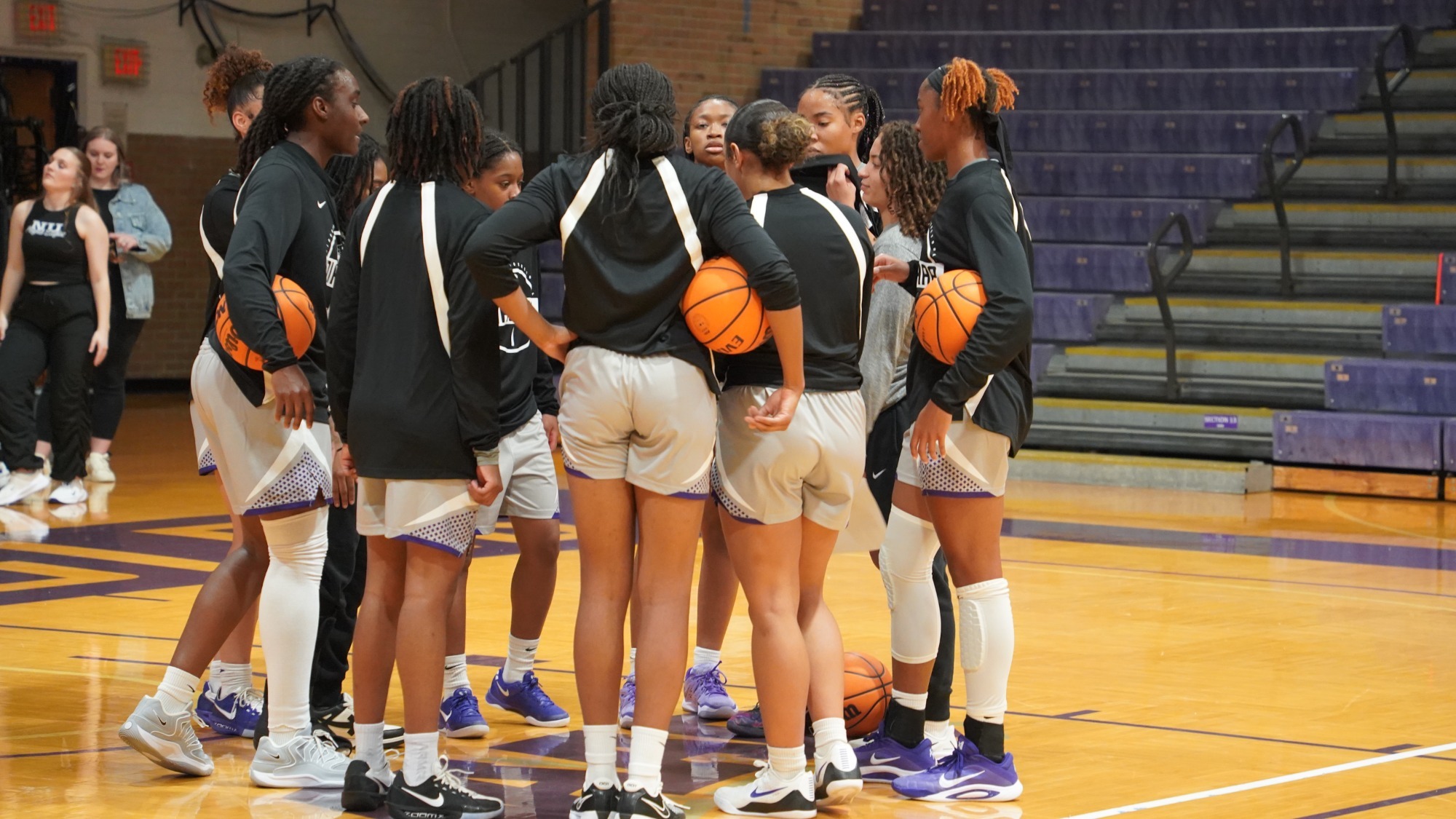Women's Basketball hudle pregame against SBU
