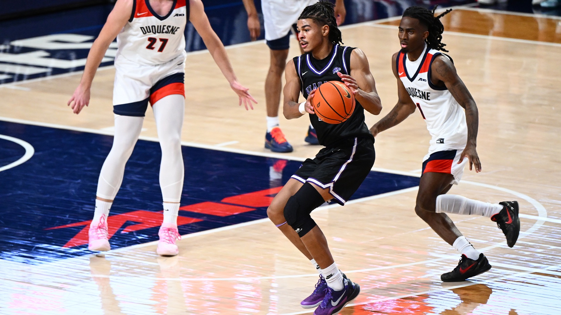Landon Williams Catches a Pass Against Duquesne 11/3/25