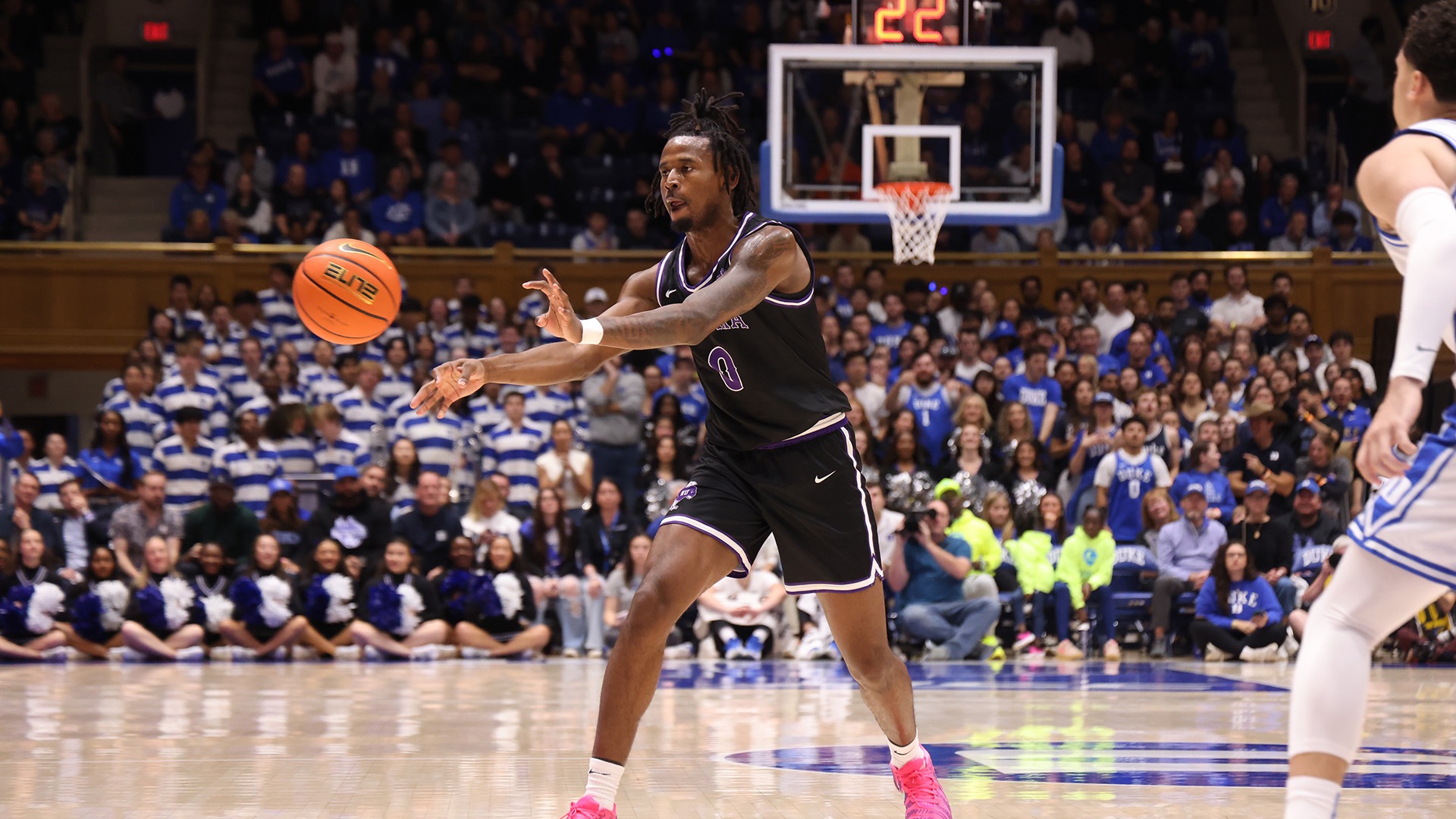 Justin Hawkins Passes the Ball Against Duke 11/21/25