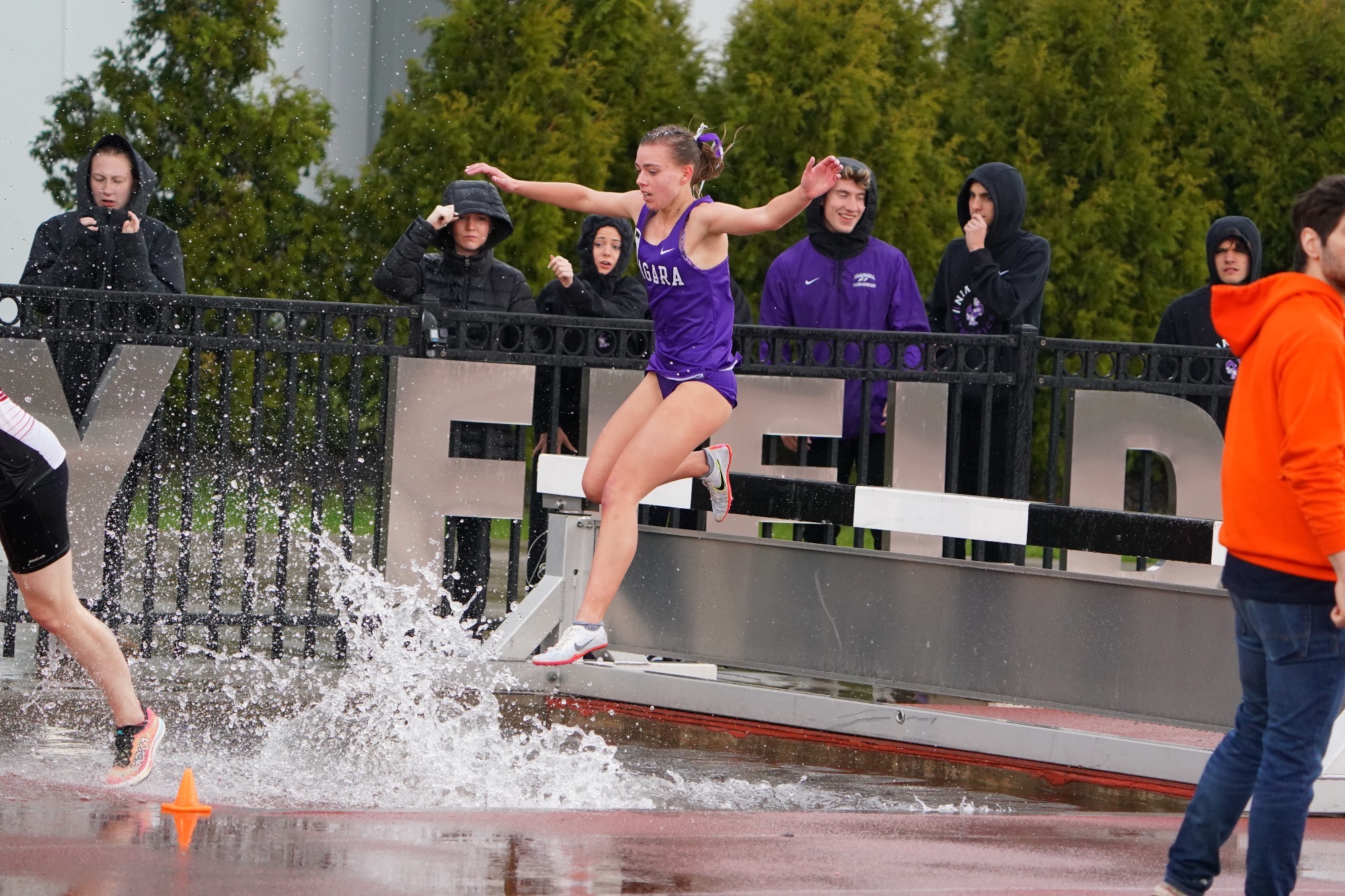 Sarah Mruk runs the steeplechase at the UB Alumni Invite 4/18/25