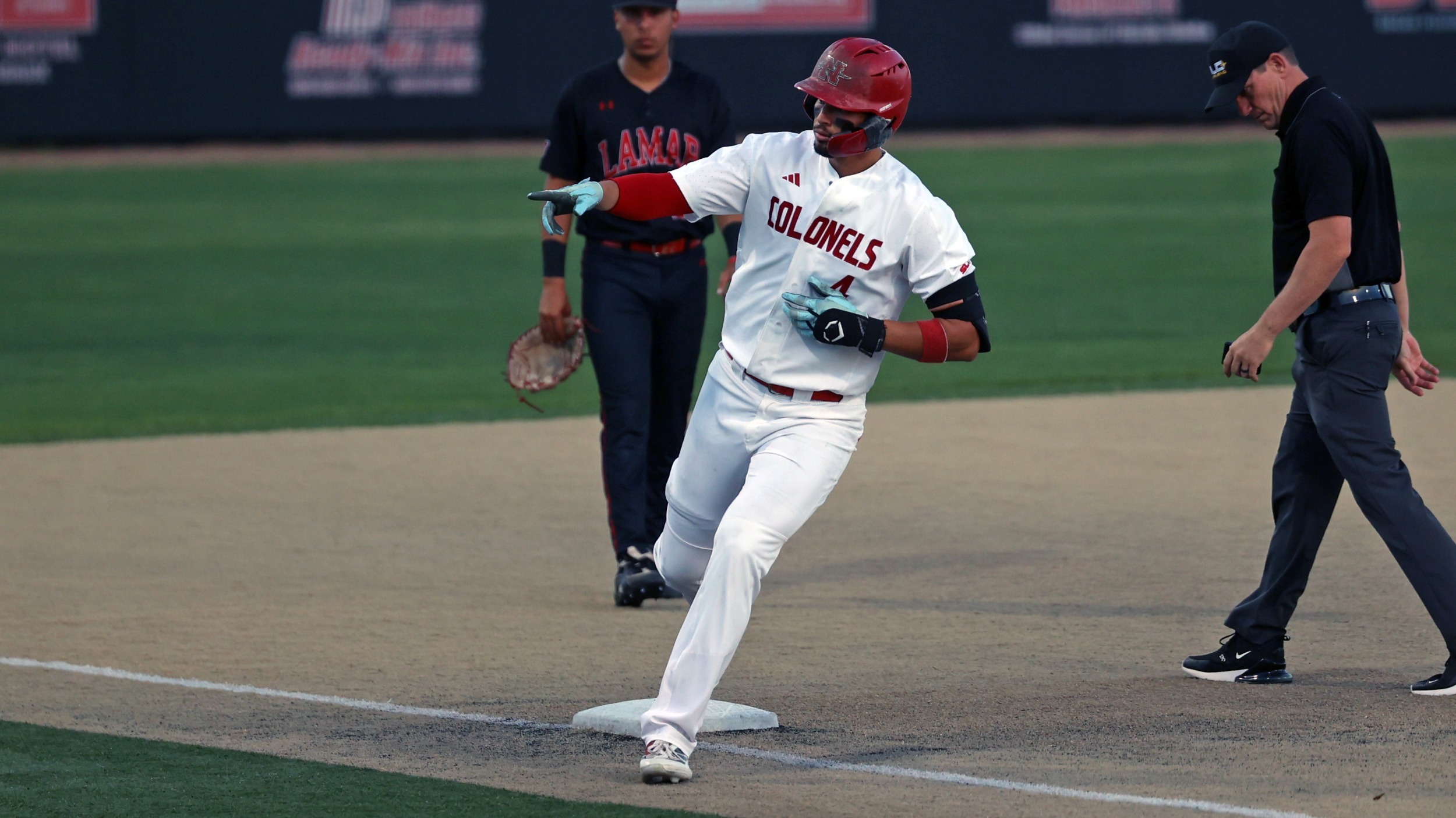 Greyson Shafer points to teammates to celebrate HR against Lamar