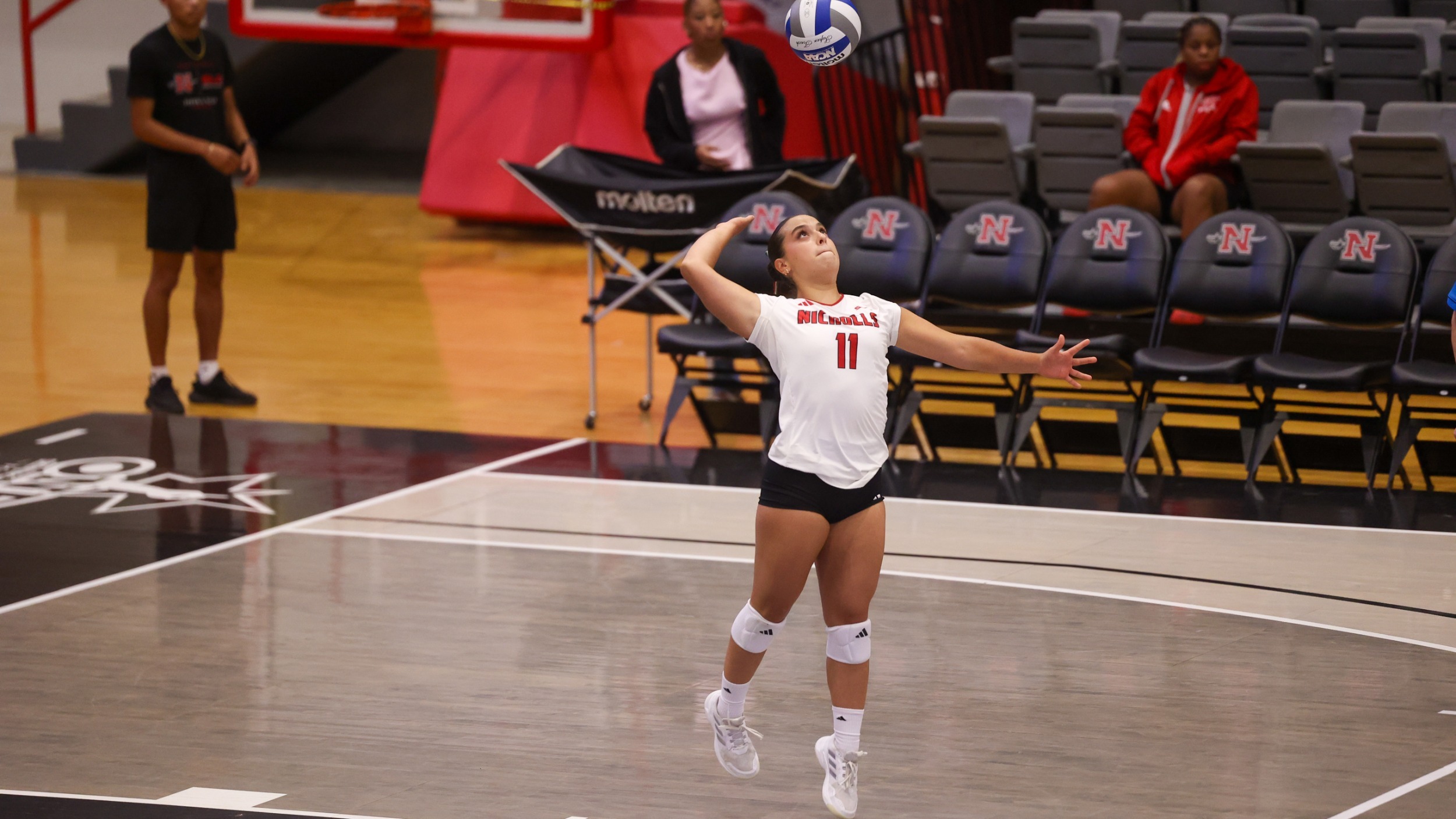 Natalia Navarro Serves