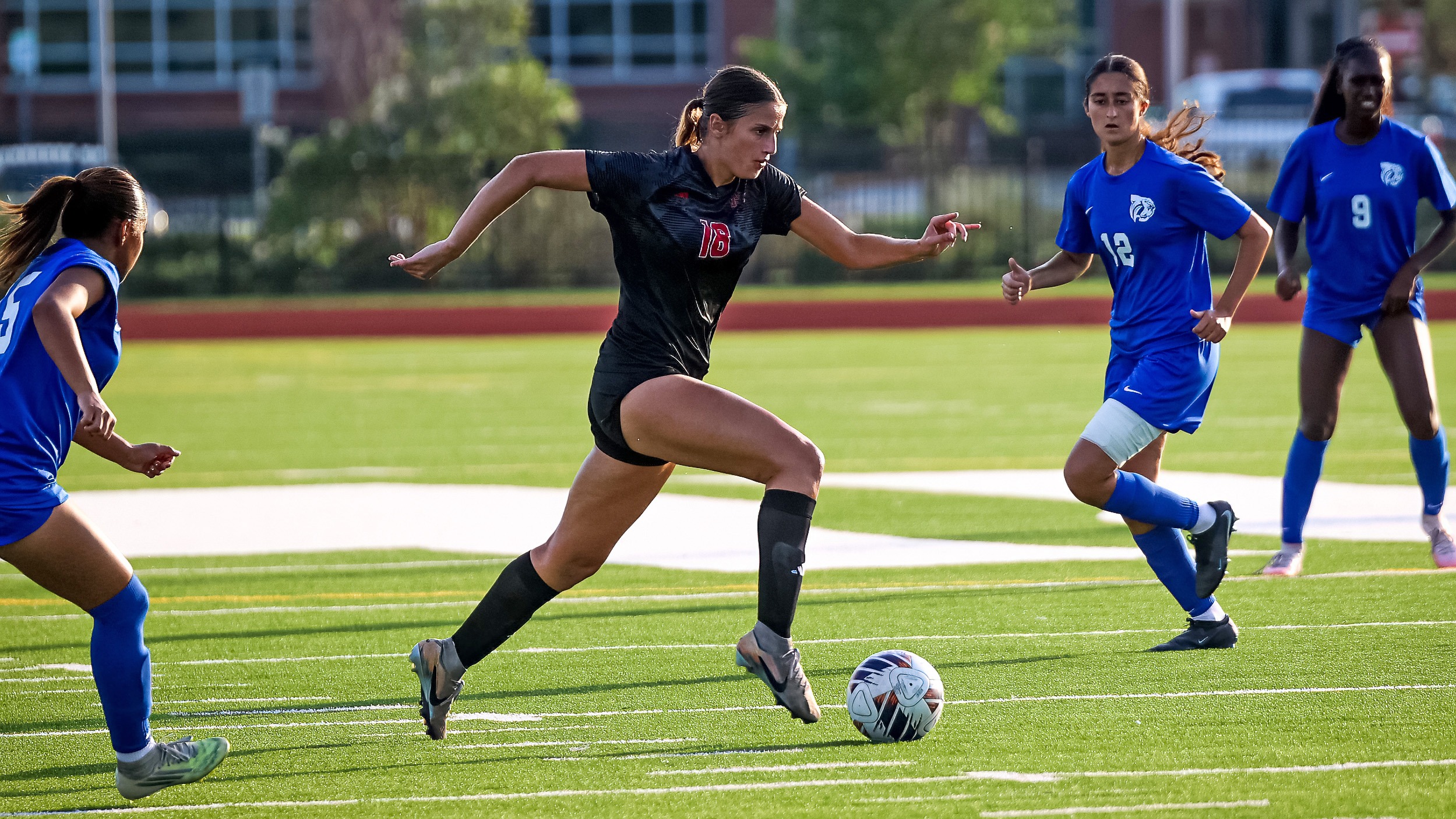 Jezlyn Nelson dribbles between the Louisiana Christian defense