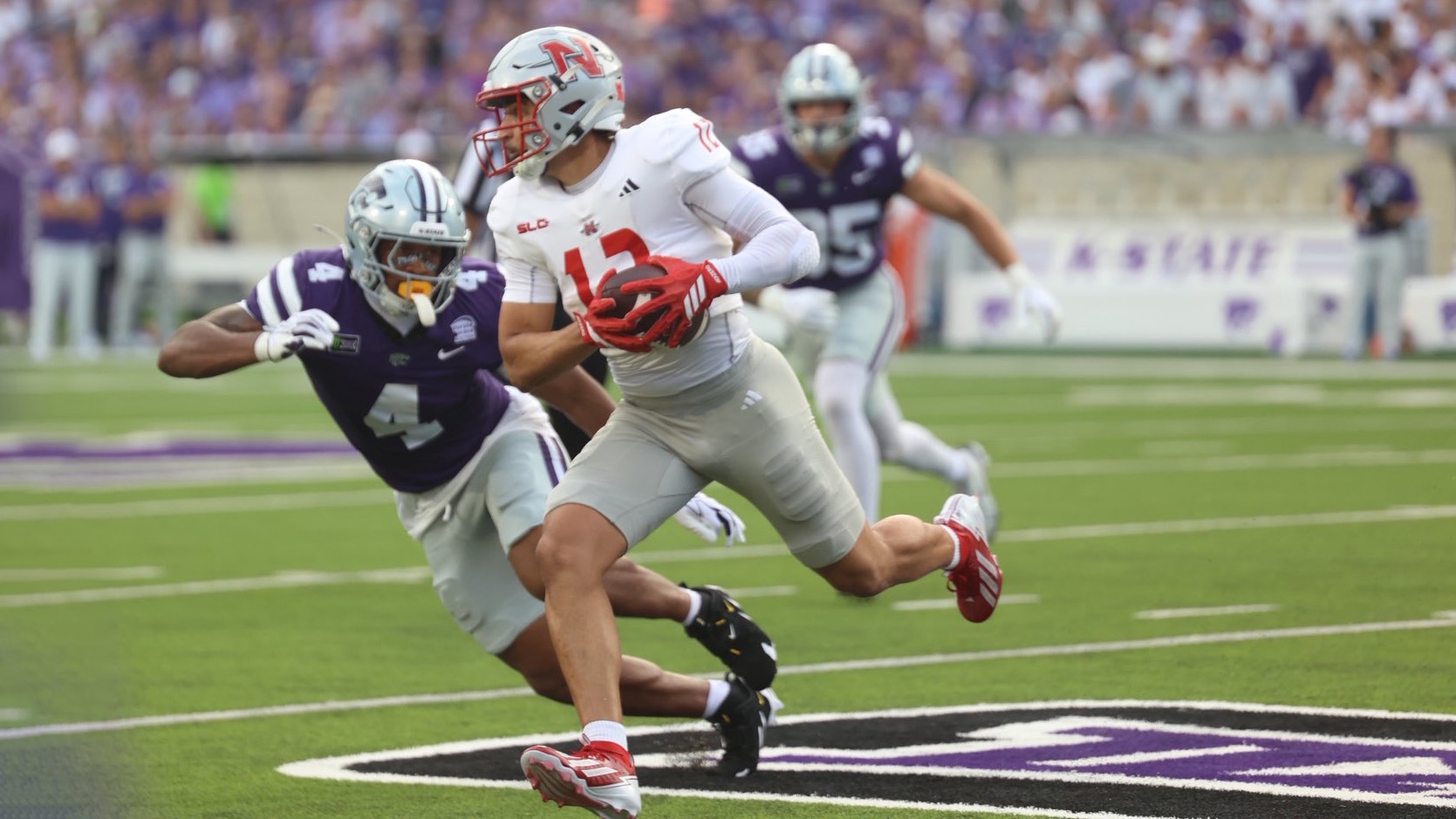 Jordan Smith catches a pass at Kansas State