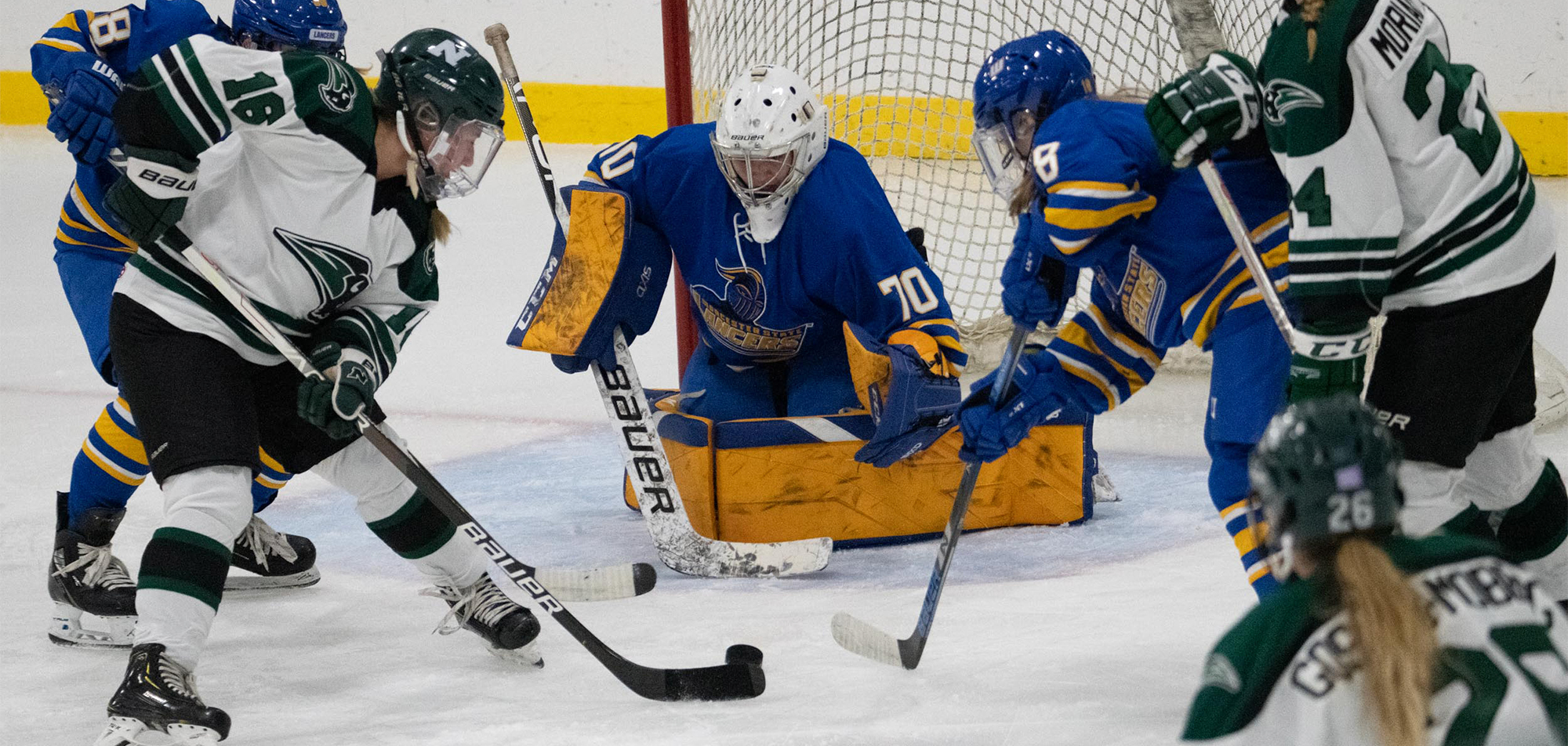 Women’s Ice Hockey Drops SeasonOpener to Worcester State, 54, in