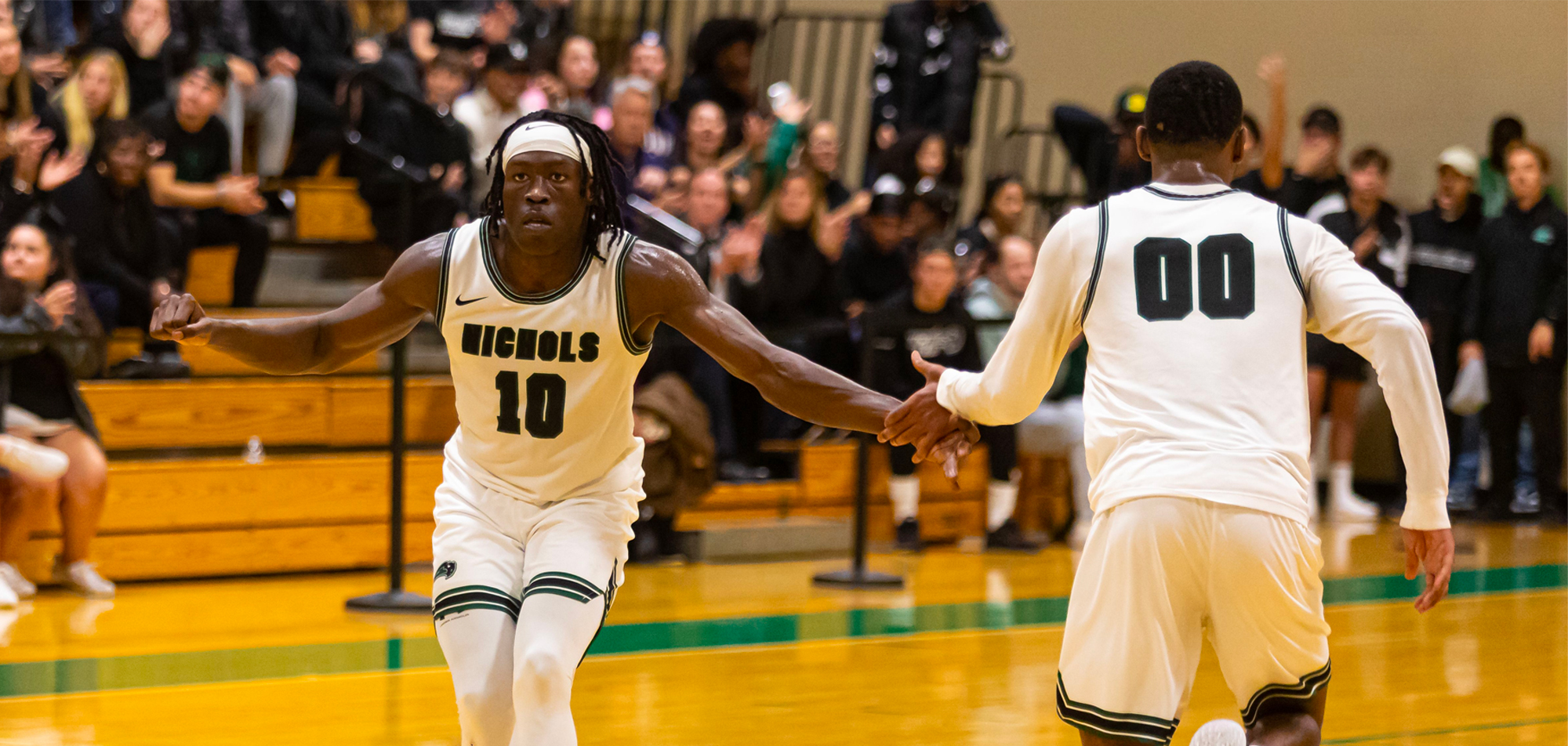 Men’s Basketball Drops Road Contest to Trinity, 7455 Nichols College