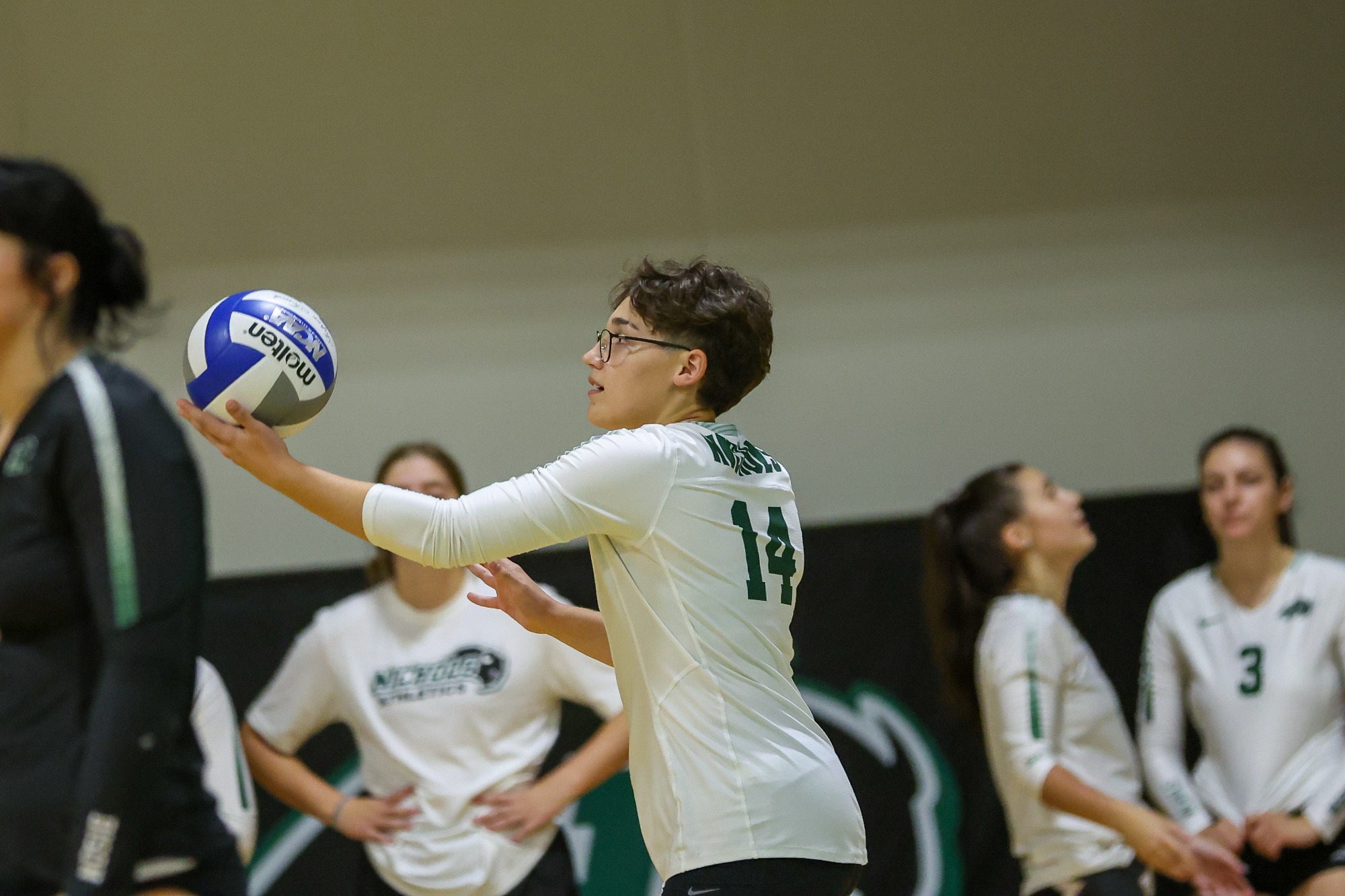 Women’s Volleyball Victorious in Five Sets over Russell Sage Nichols