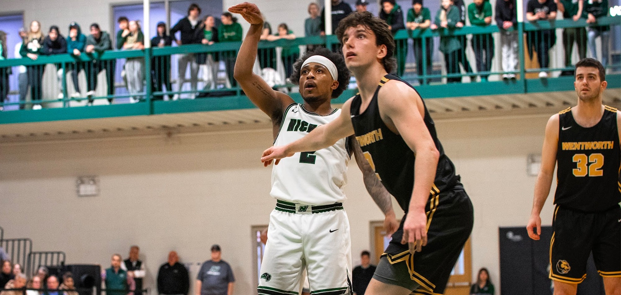 Men's Basketball Downs Wentworth, 9384, to Advance to CCC Championship