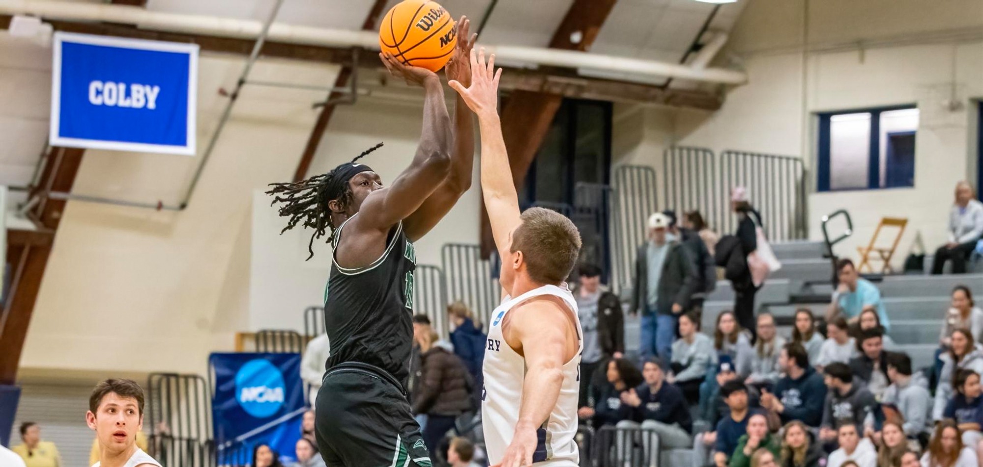 Men's Basketball Keeps Dancing, Tops No. 16 Middlebury, 7366, in