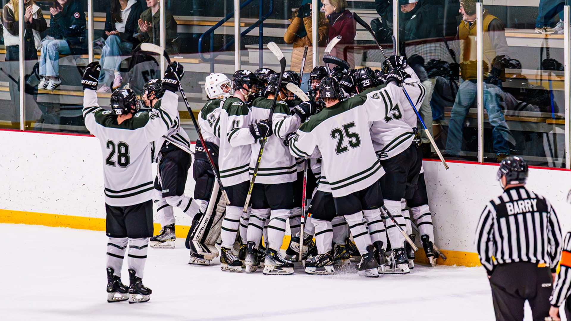 Men's Ice Hockey Win Versus Curry