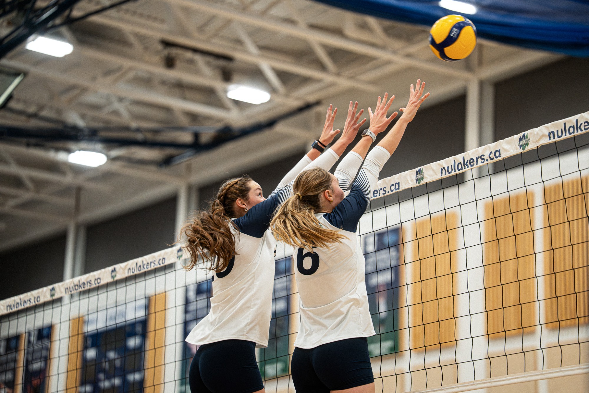 Lamothe, Robinson block the ball