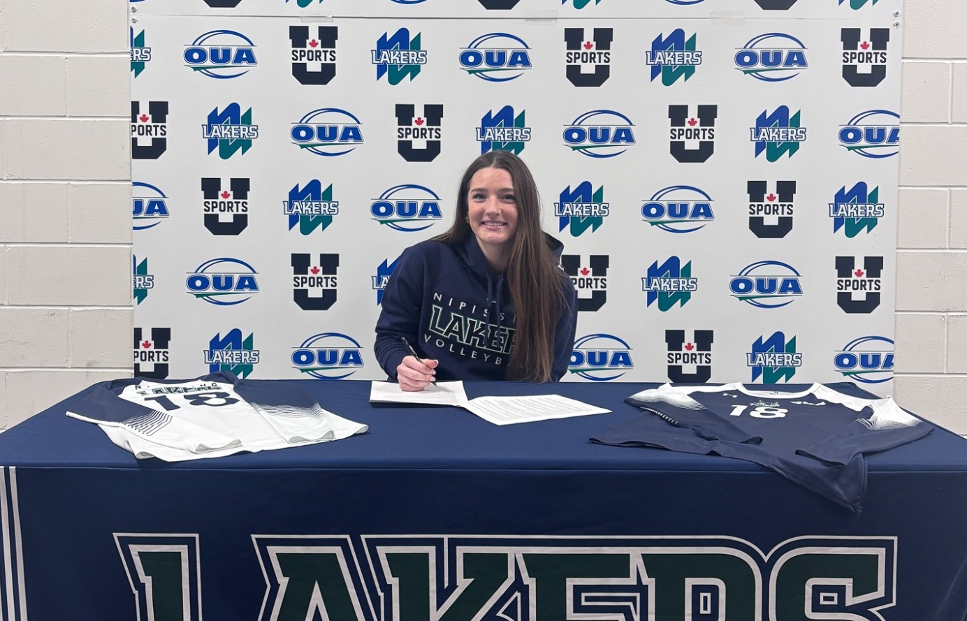 Lola Evans signs with Nipissing