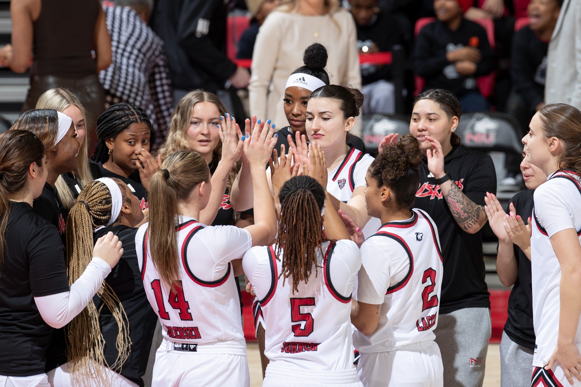 WBB - Huddle before Miami 1-28