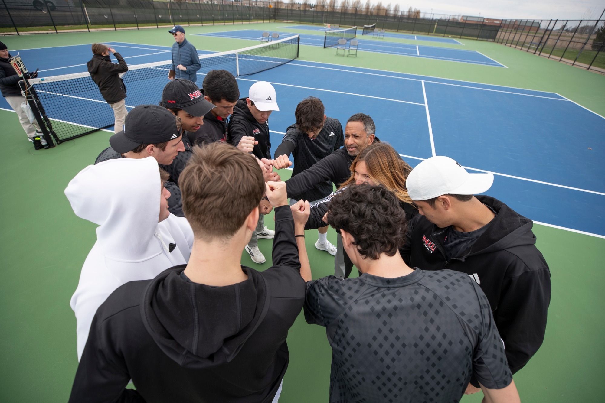 MTen26 Team circle