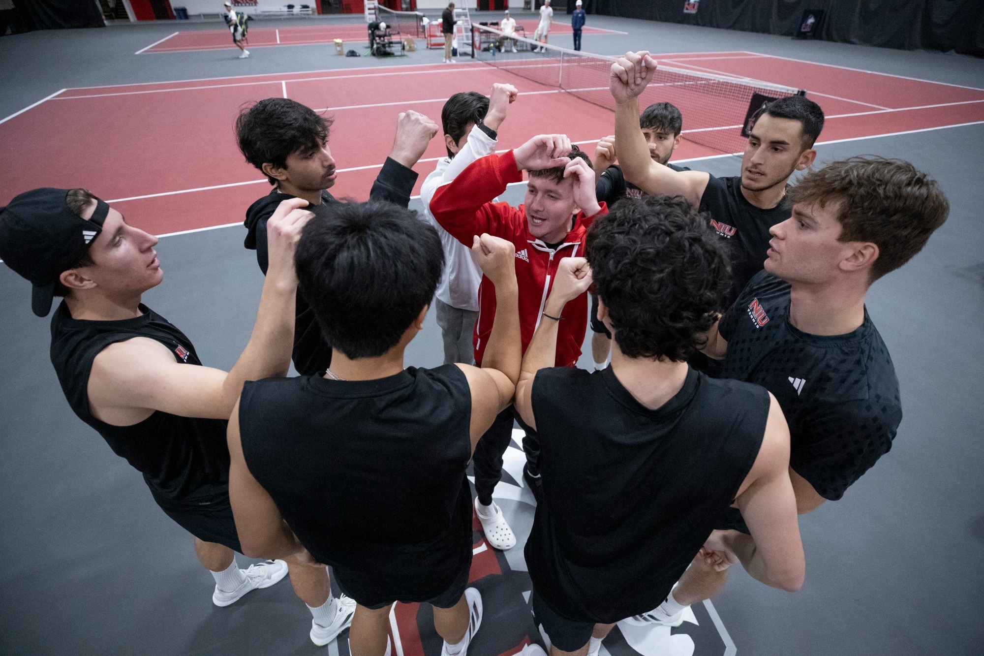 MTen26 team circle