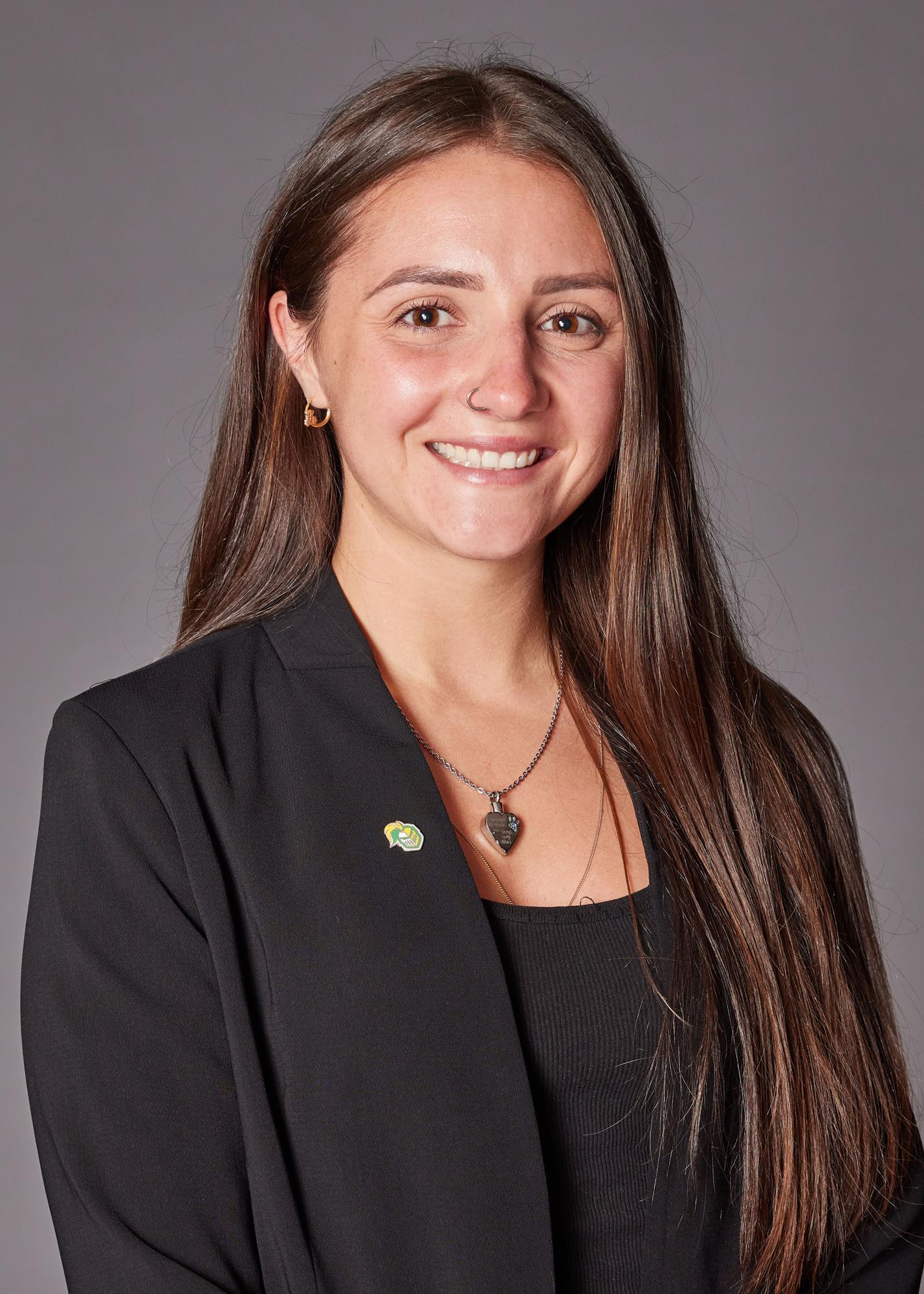 mescavage_lexi_headshot_2021-22