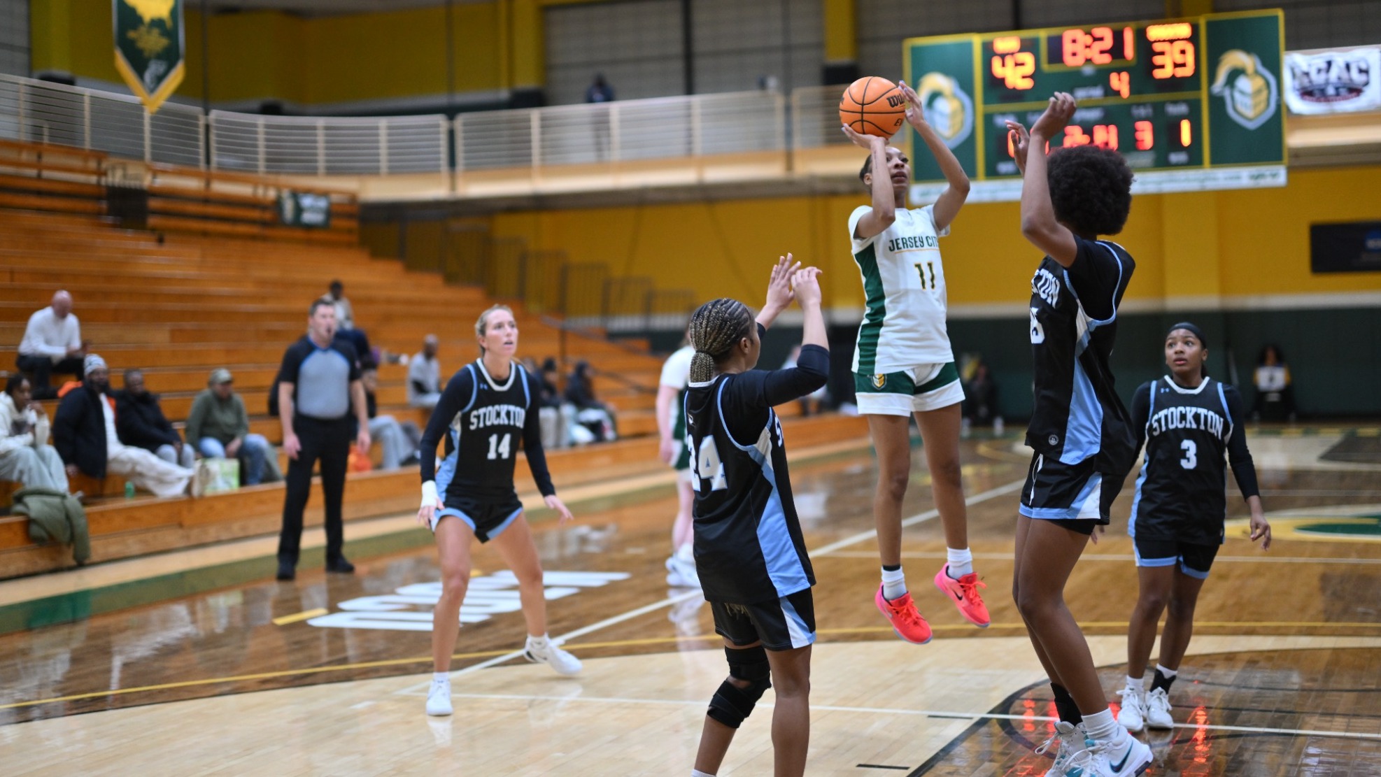 2025-26_WBB_Na'tori Postell