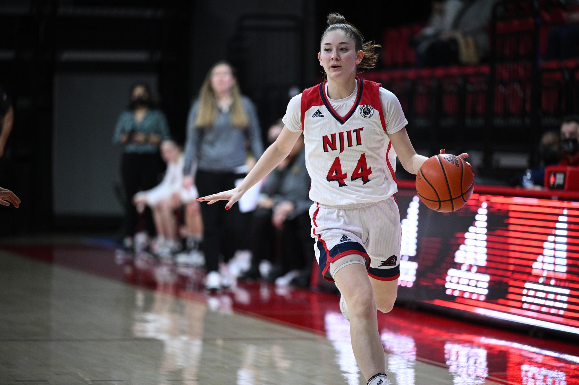 Women’s Basketball Records 12th Win of the Season in 6952 Win at