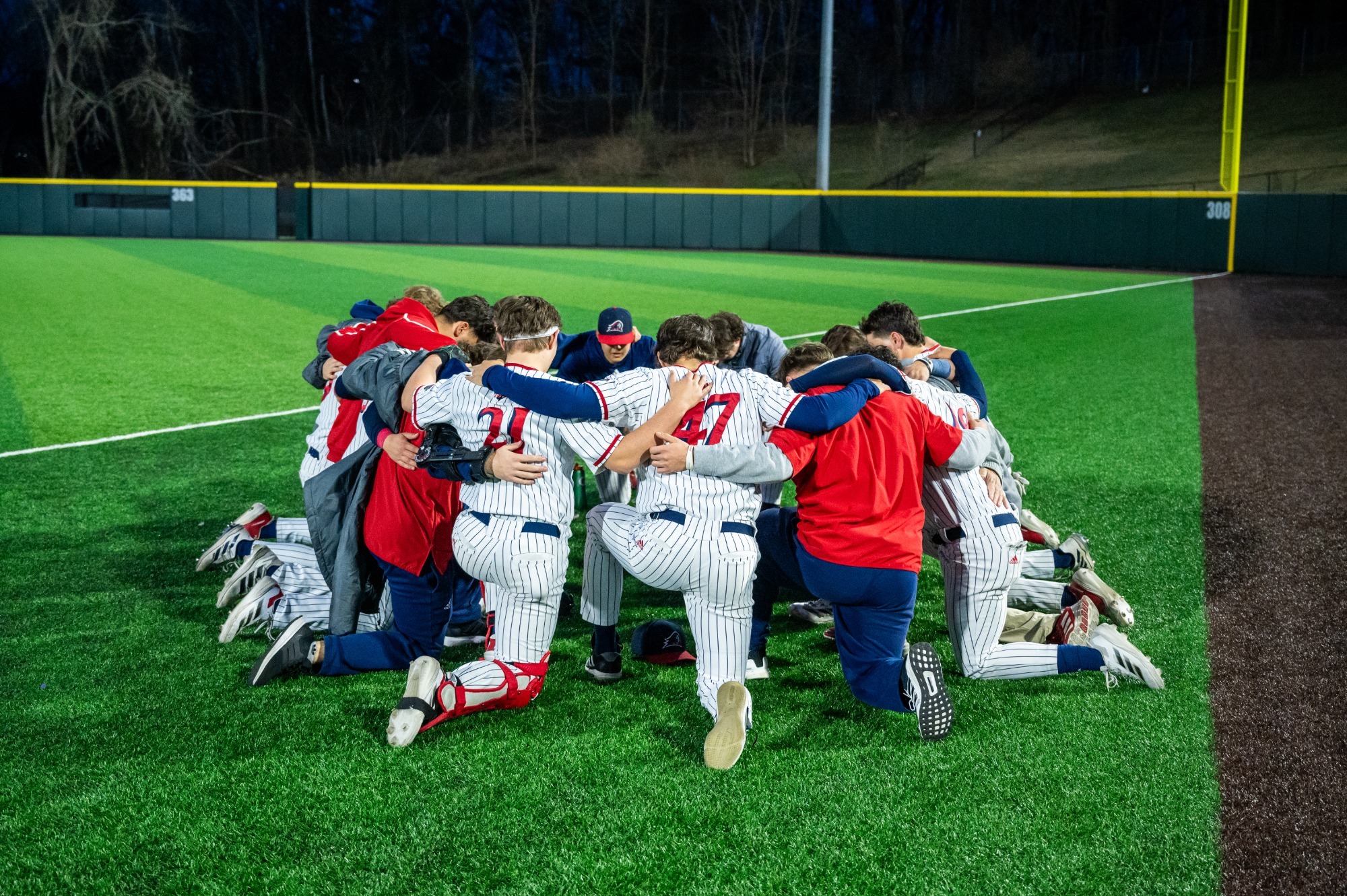 Baseball huddle pregame