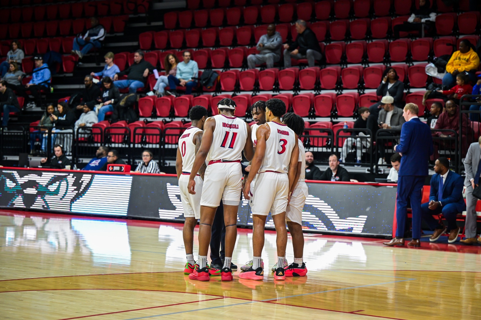MBB huddle shot home
