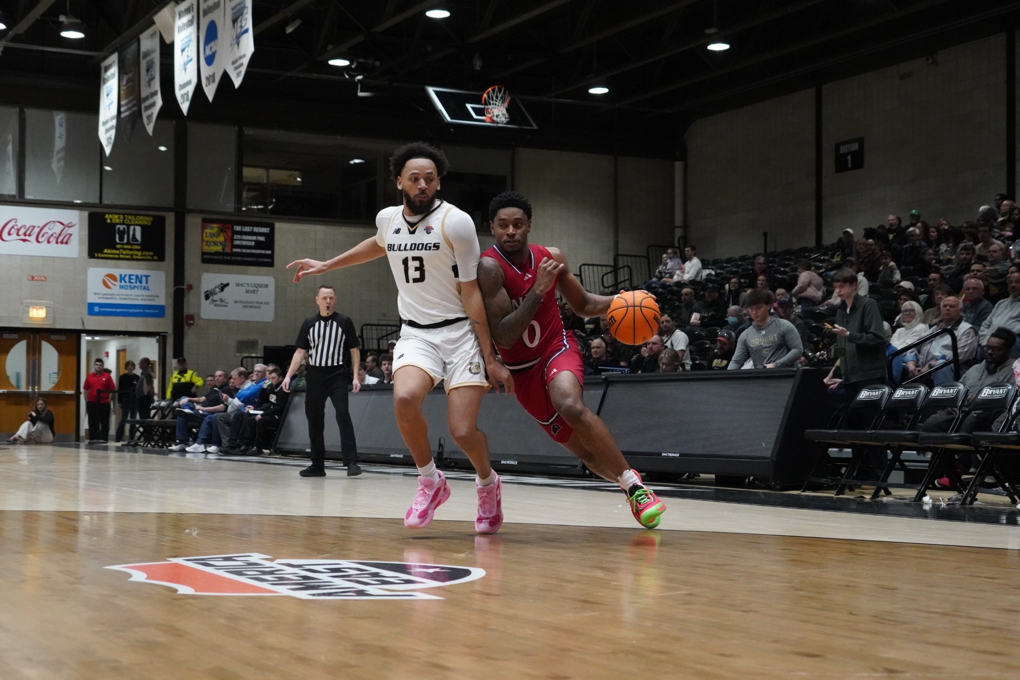 Sebastian Robinson dribble at Bryant
