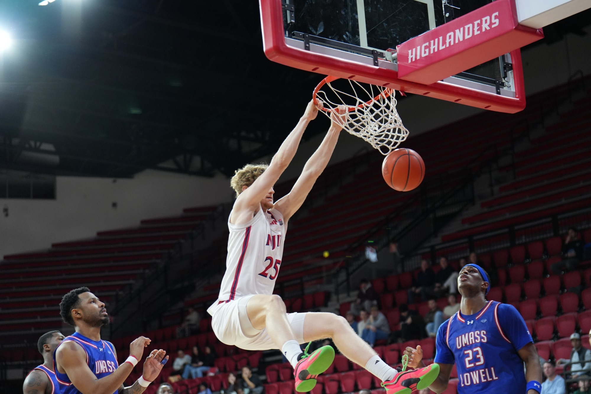 John Kelly dunk vs UMass Lowell