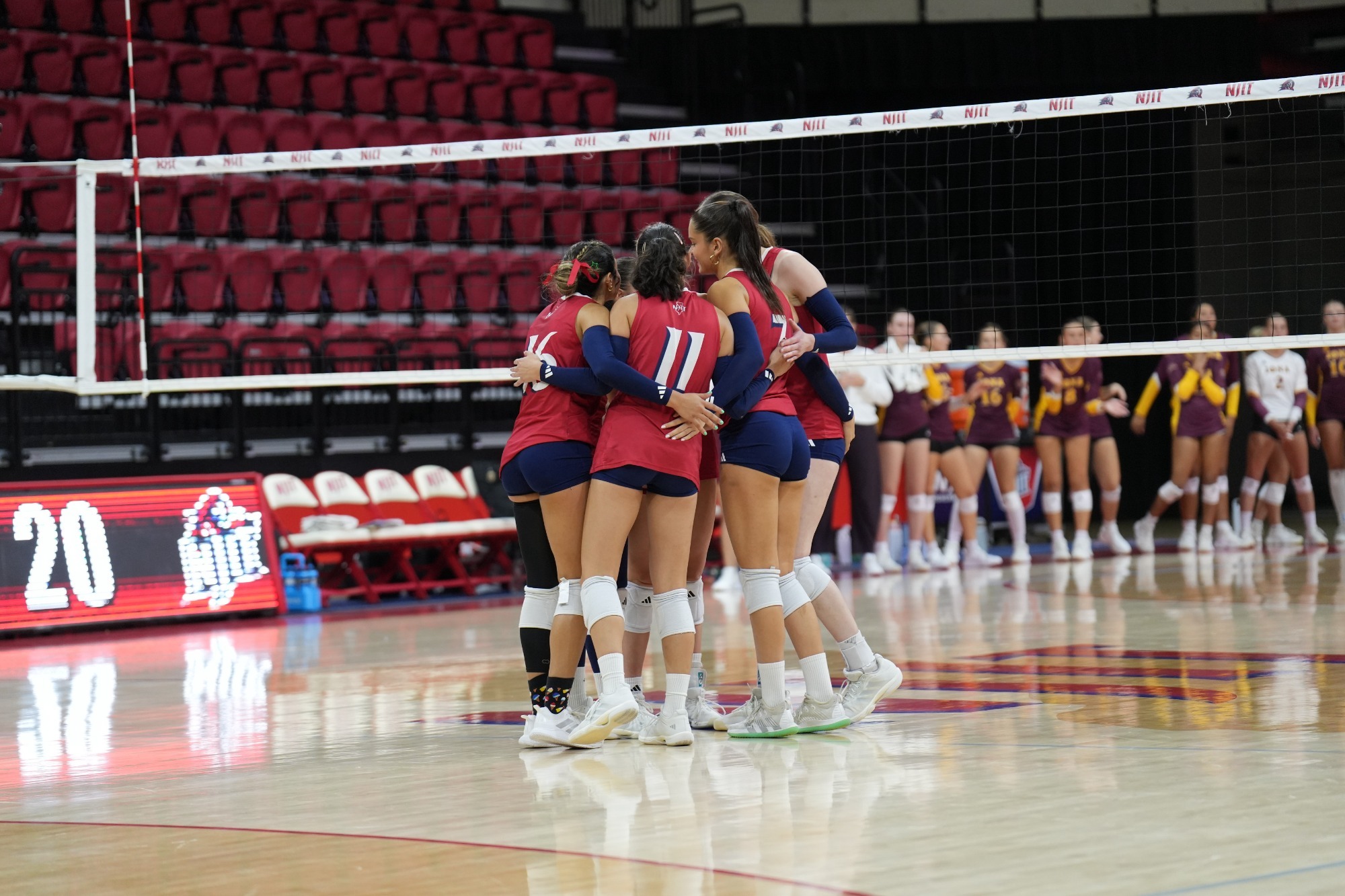 WVB huddle vs Iona