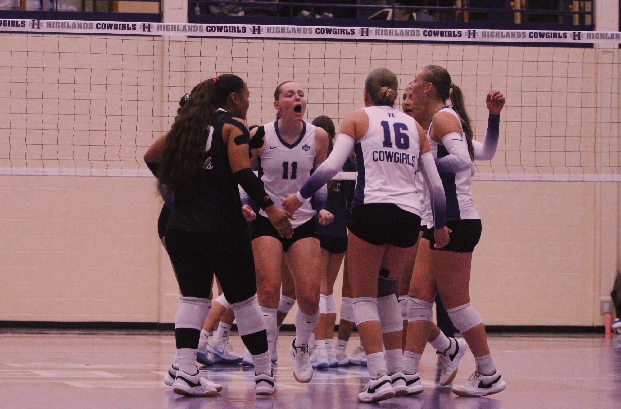Cowgirls Volleyball celly circle 