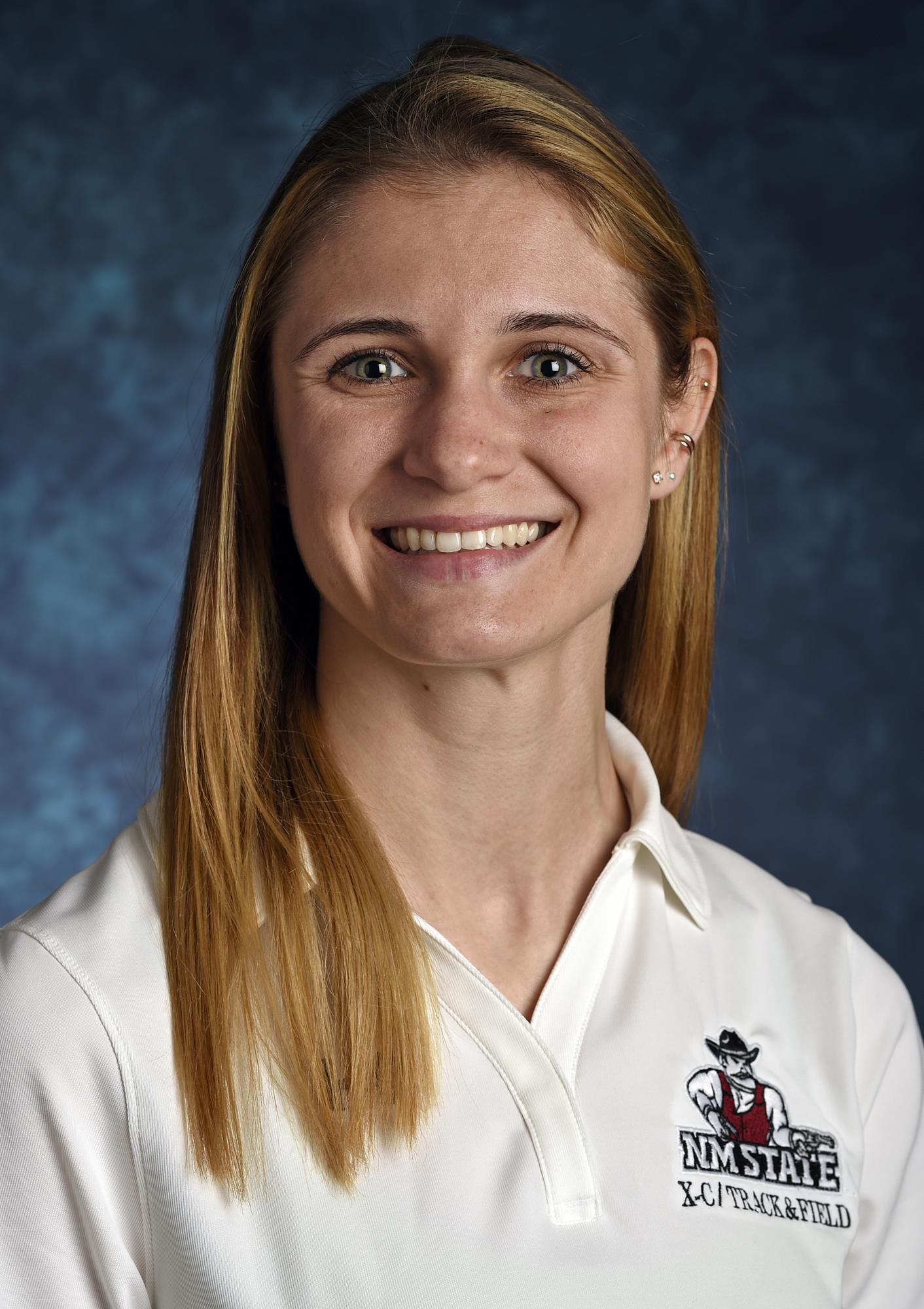 Alanna Baginski - Headshot - AL17 - 1