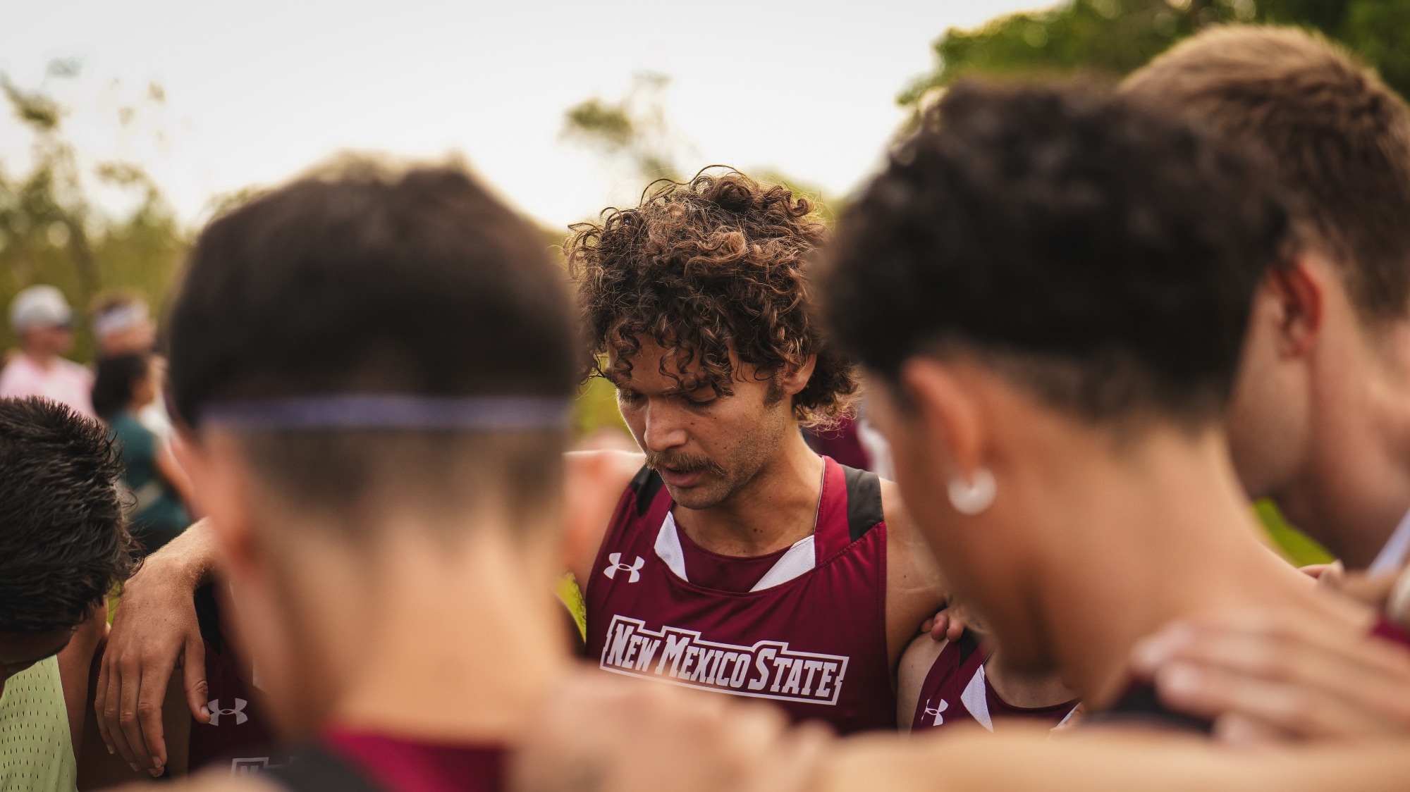 Nick Allred leading the team huddle ahead of the 2025 Lori Fitzgerald Memorial Open