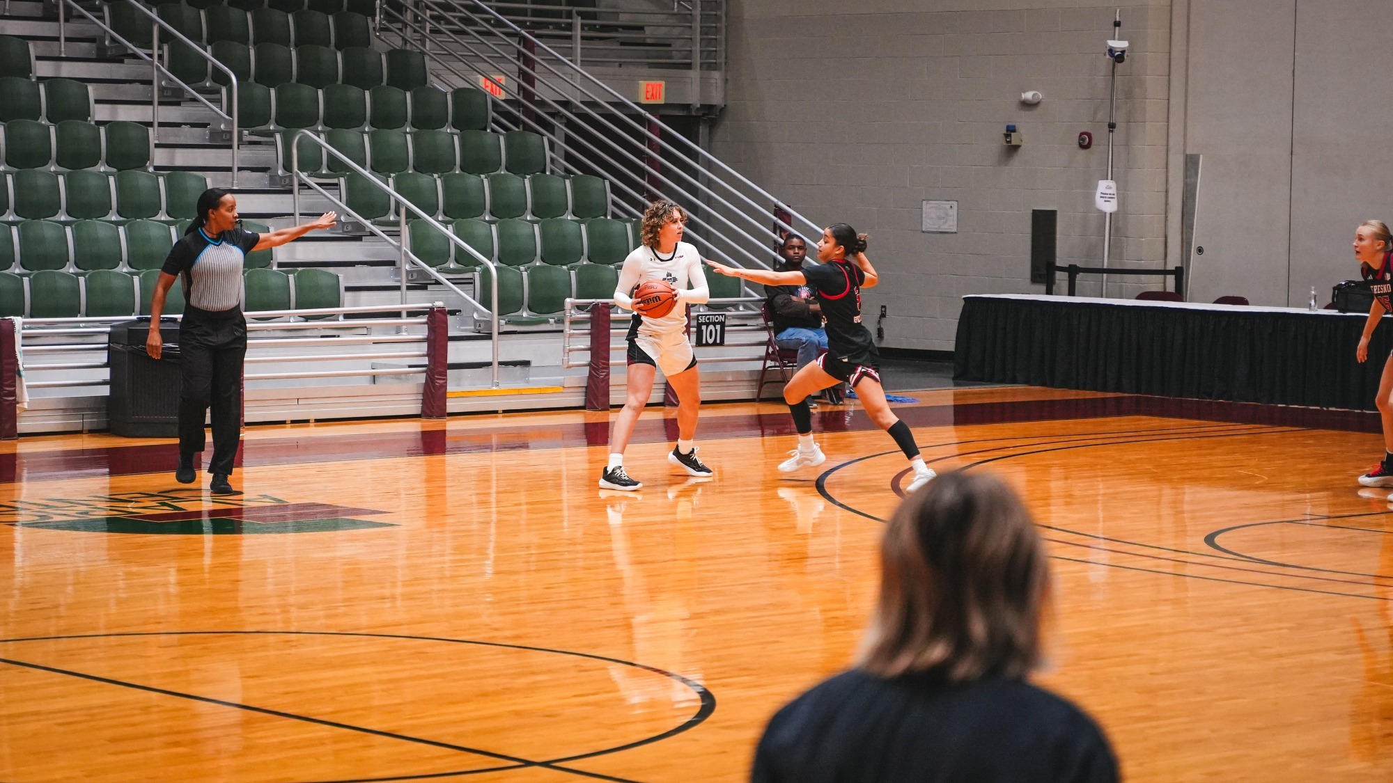 Loes Rozing with the ball in the Big Easy Classic against Fresno State