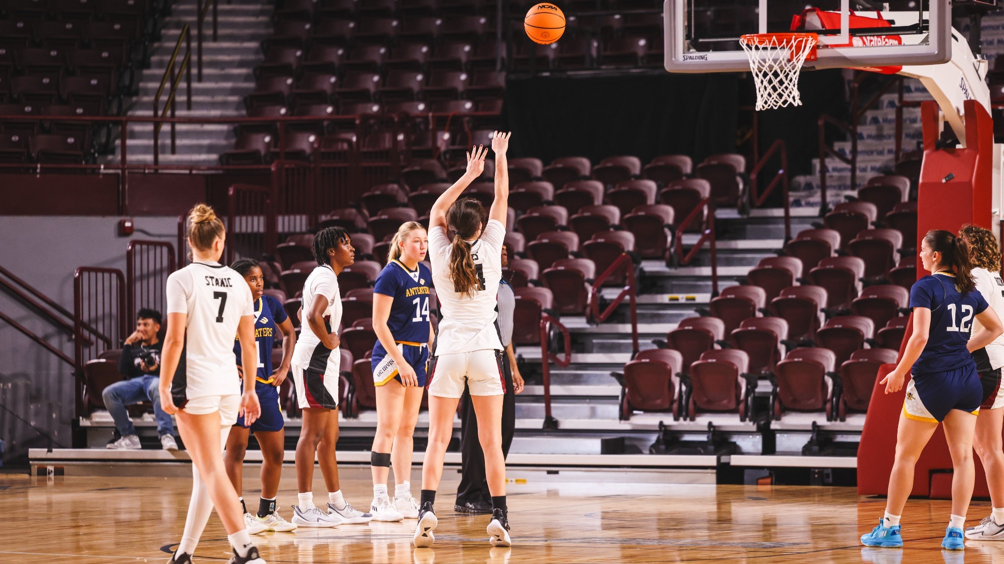 Lucia Yenes at the free-throw line against UC Irvine (12/16)