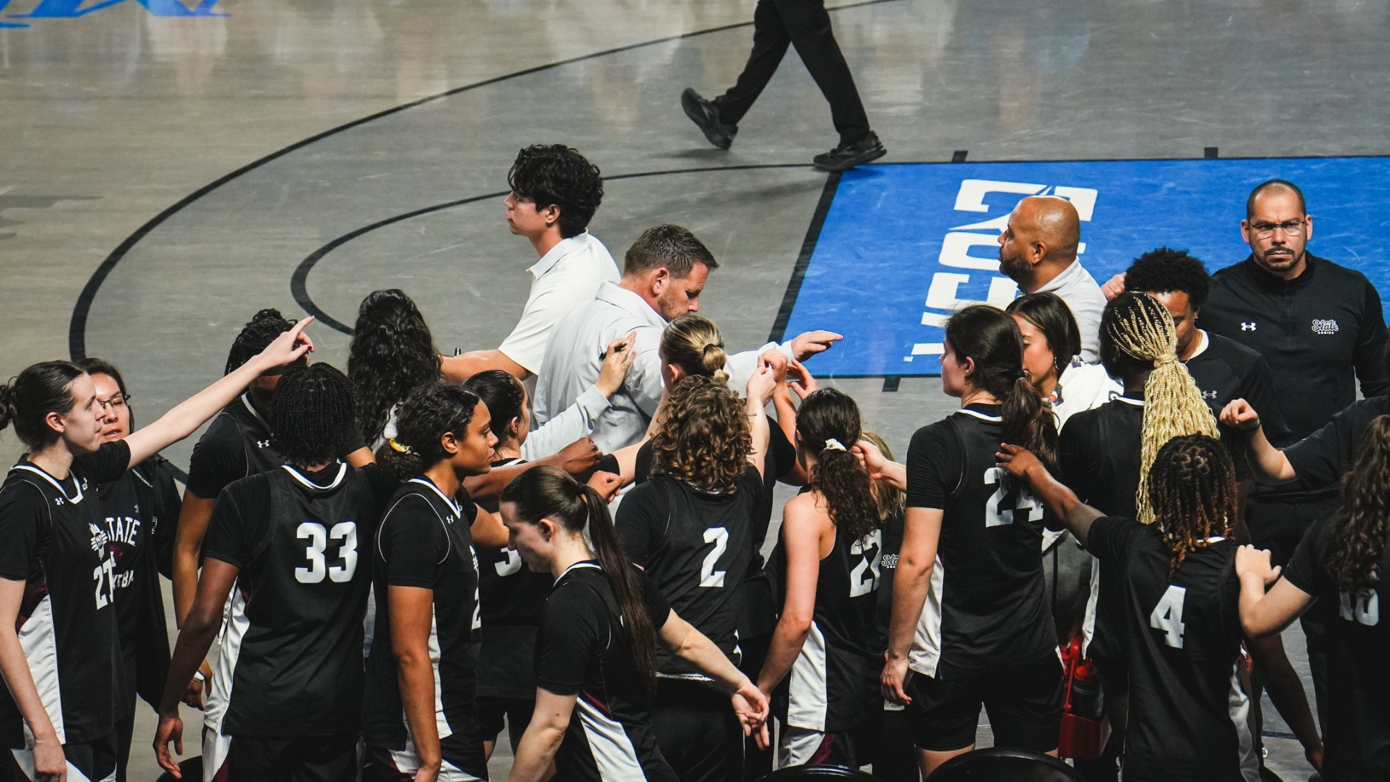 Team huddle against MTSU (1/10)