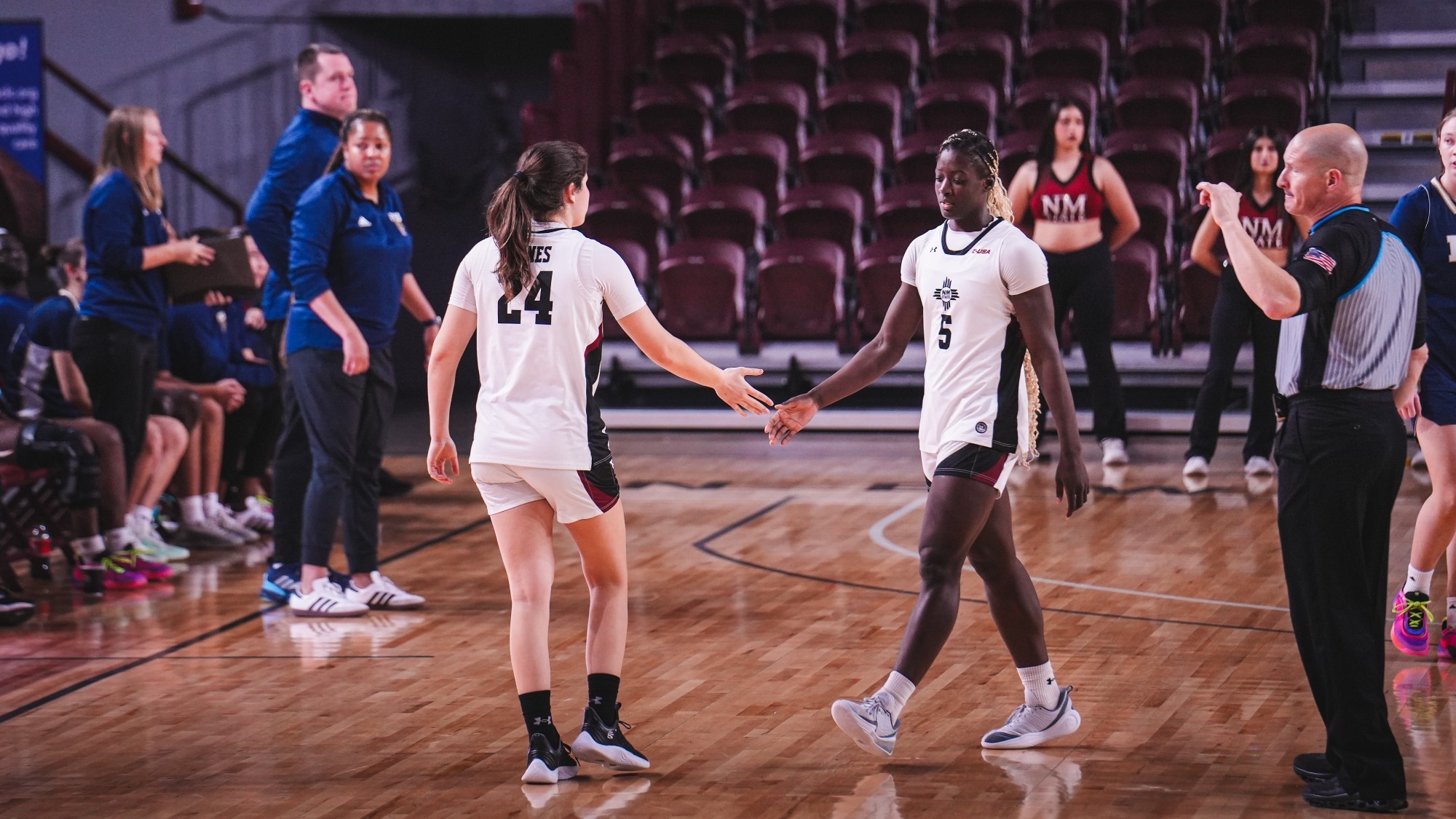 Lucía Yenes and Morane Dossou during a game agaisnt FIU (1/15)