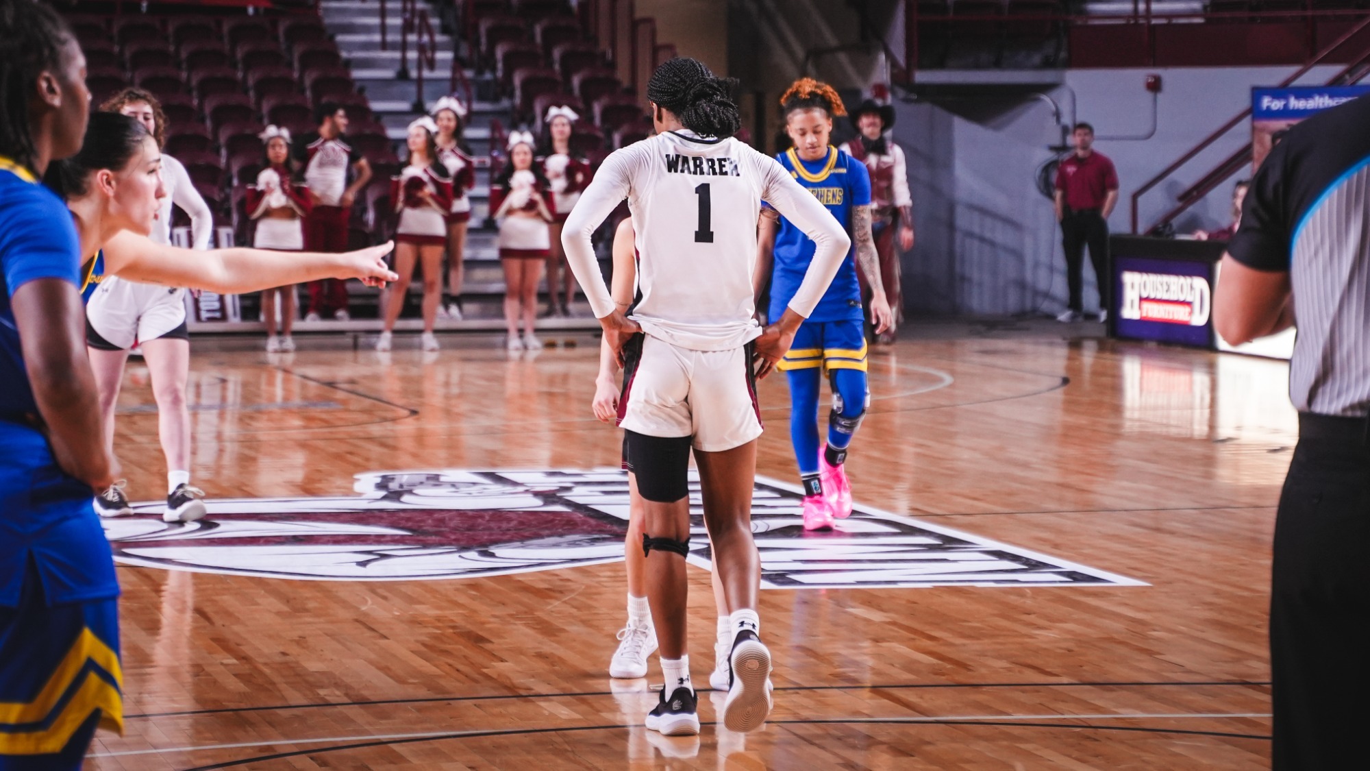 Imani Warren at the free-throw line against Delaware (1/4)