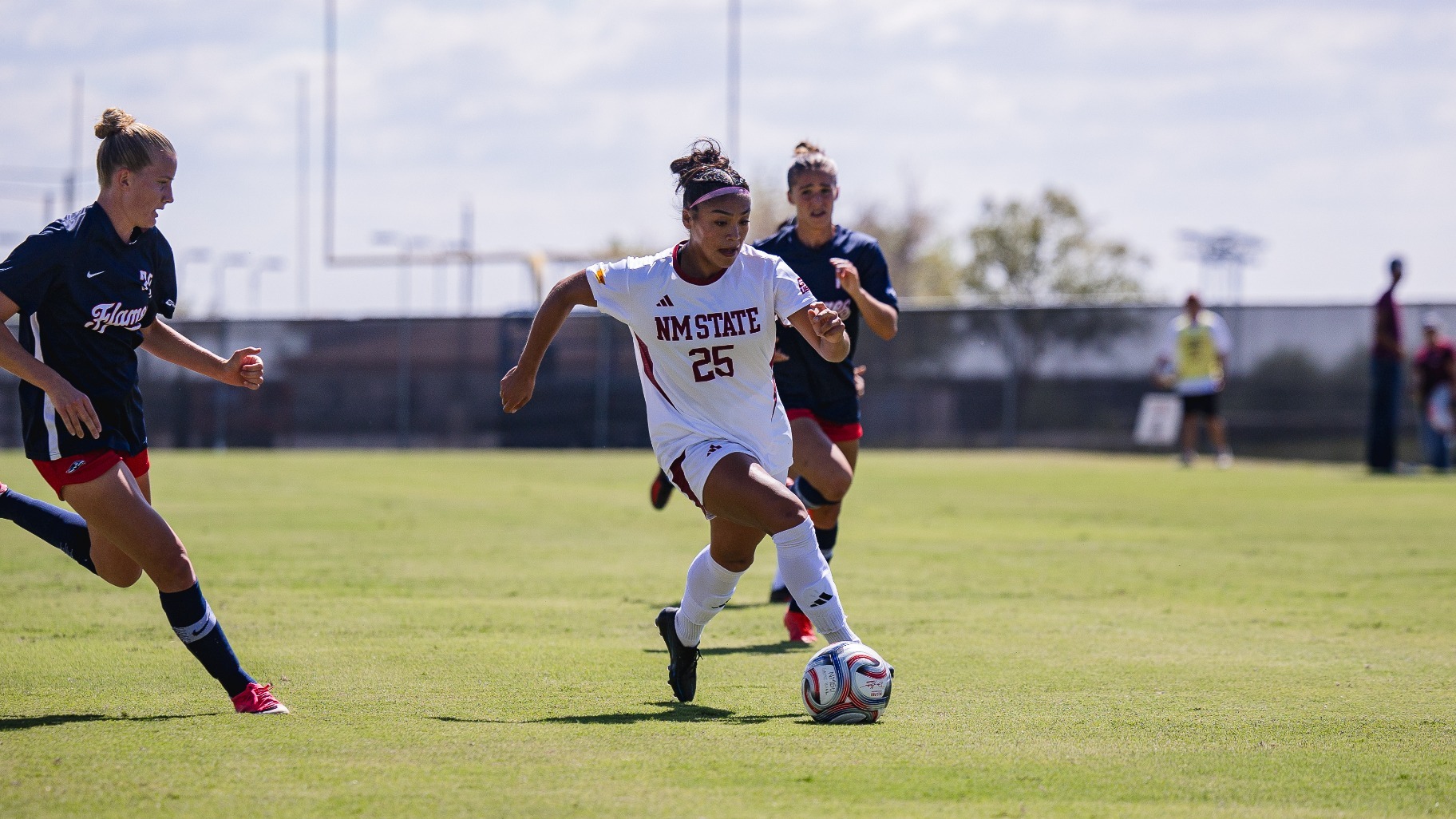 Esme Arenas dribbling against Liberty (10/4)