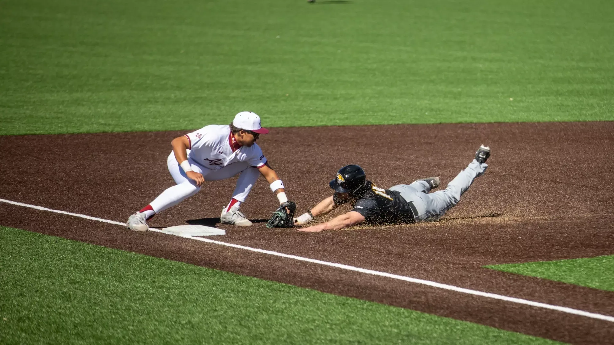 Chris Daniels applies tag on a Towson base runner.