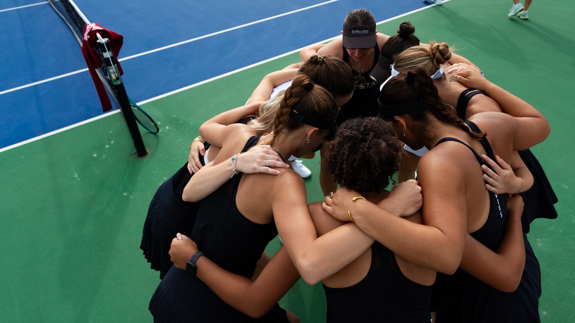 Team Huddle Women's Tennis