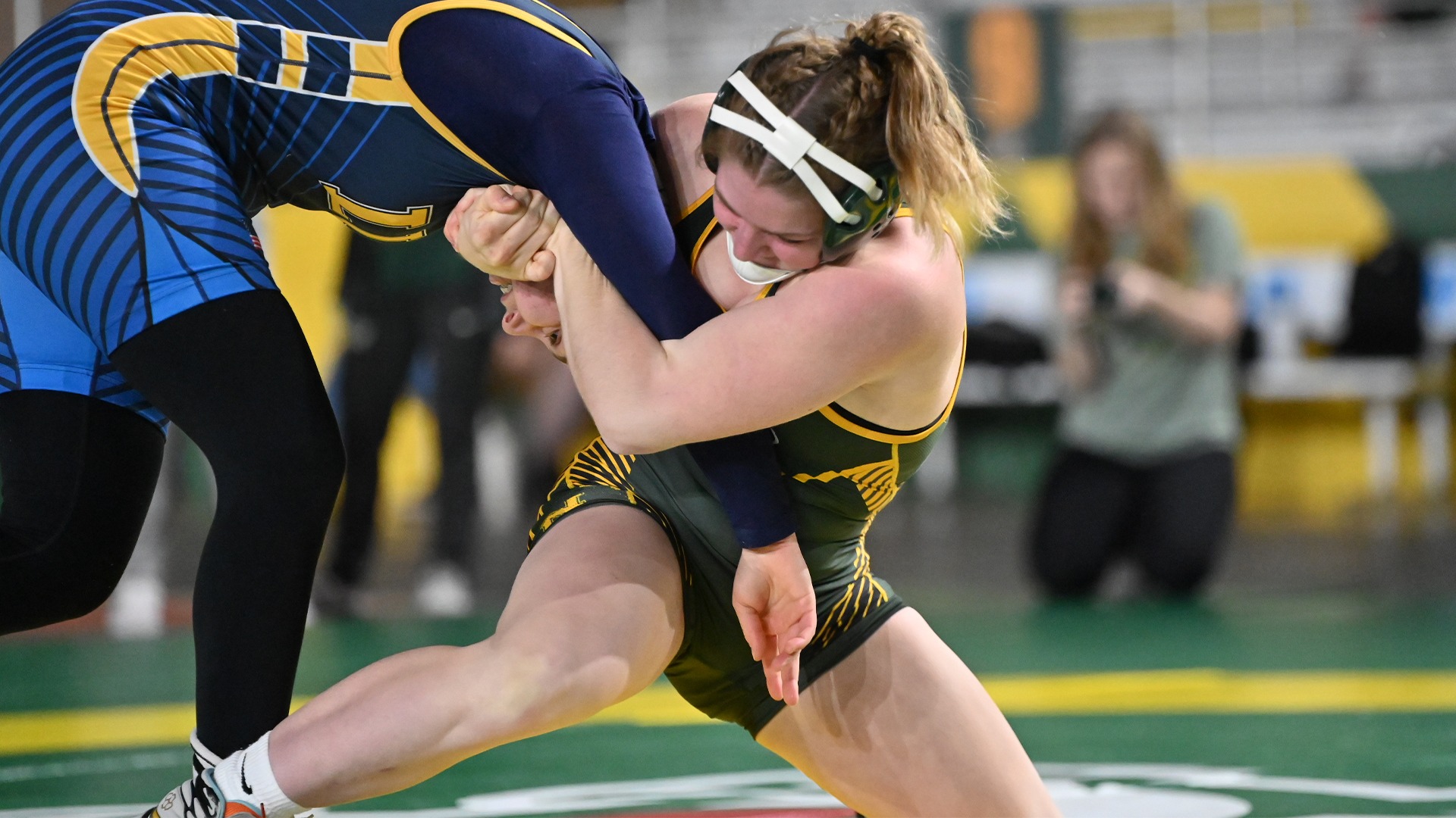 Alissa Caltagirone headlock