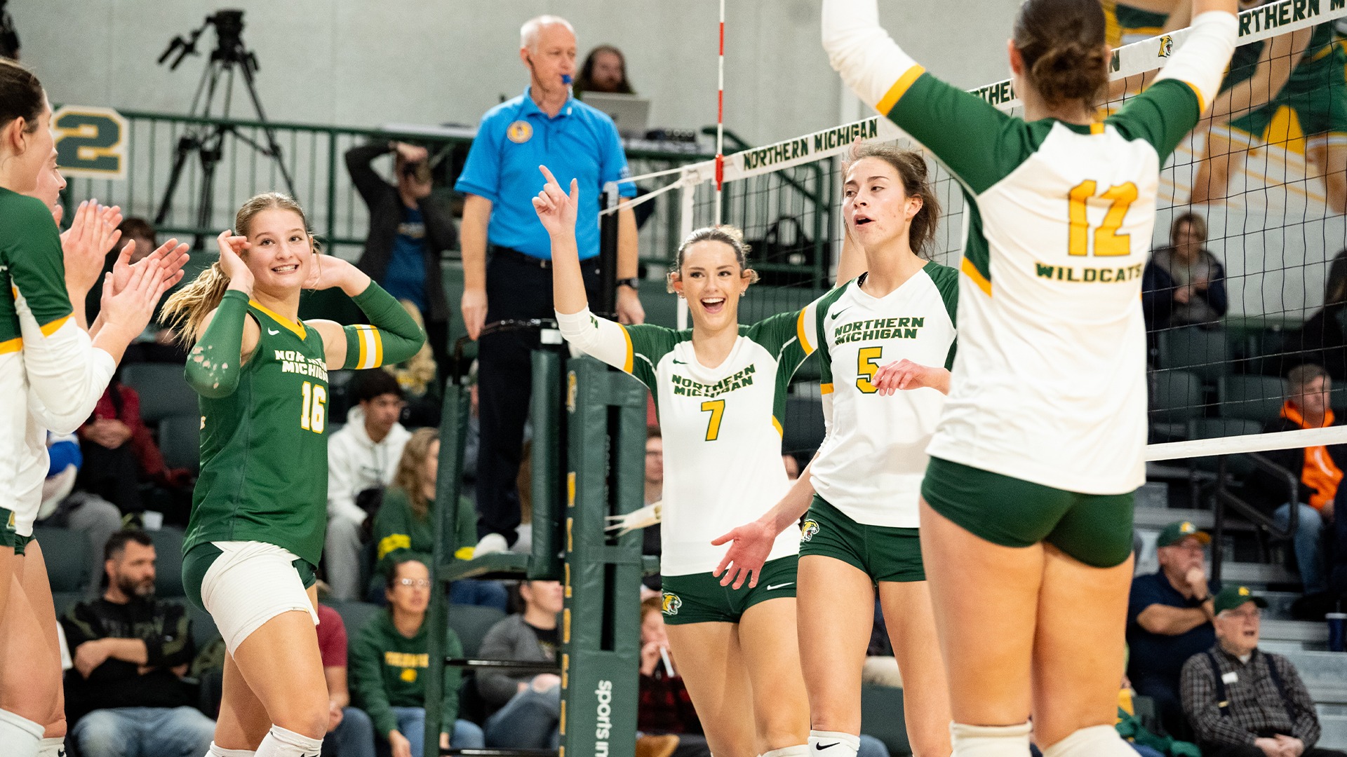 Volleyball celebrates a point 