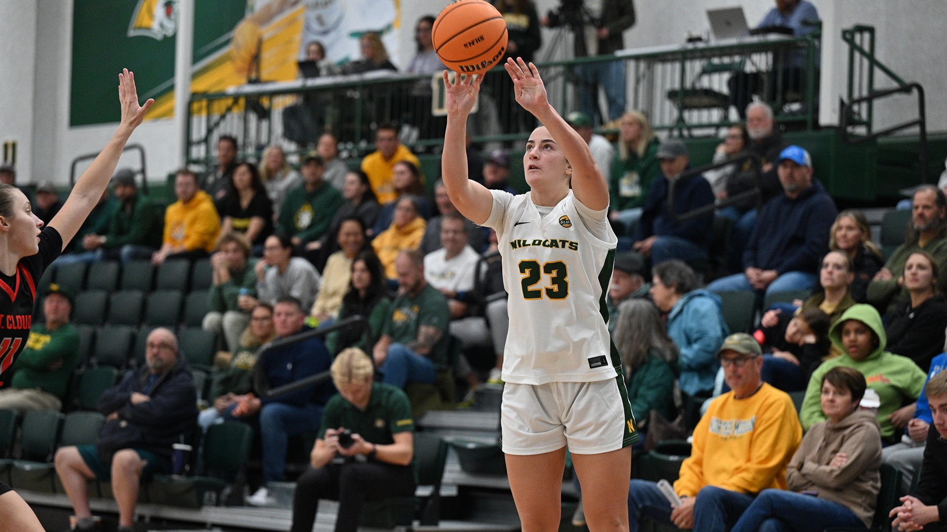 Jacy Weisbrod shoots a three