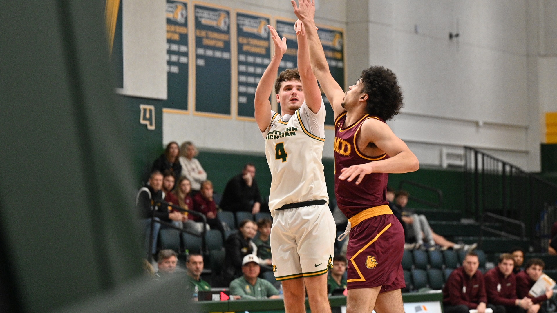 Cal Klesmit shoots a three