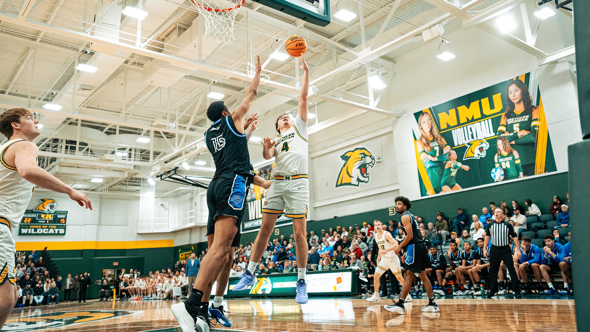 Cal Klesmit contested layup