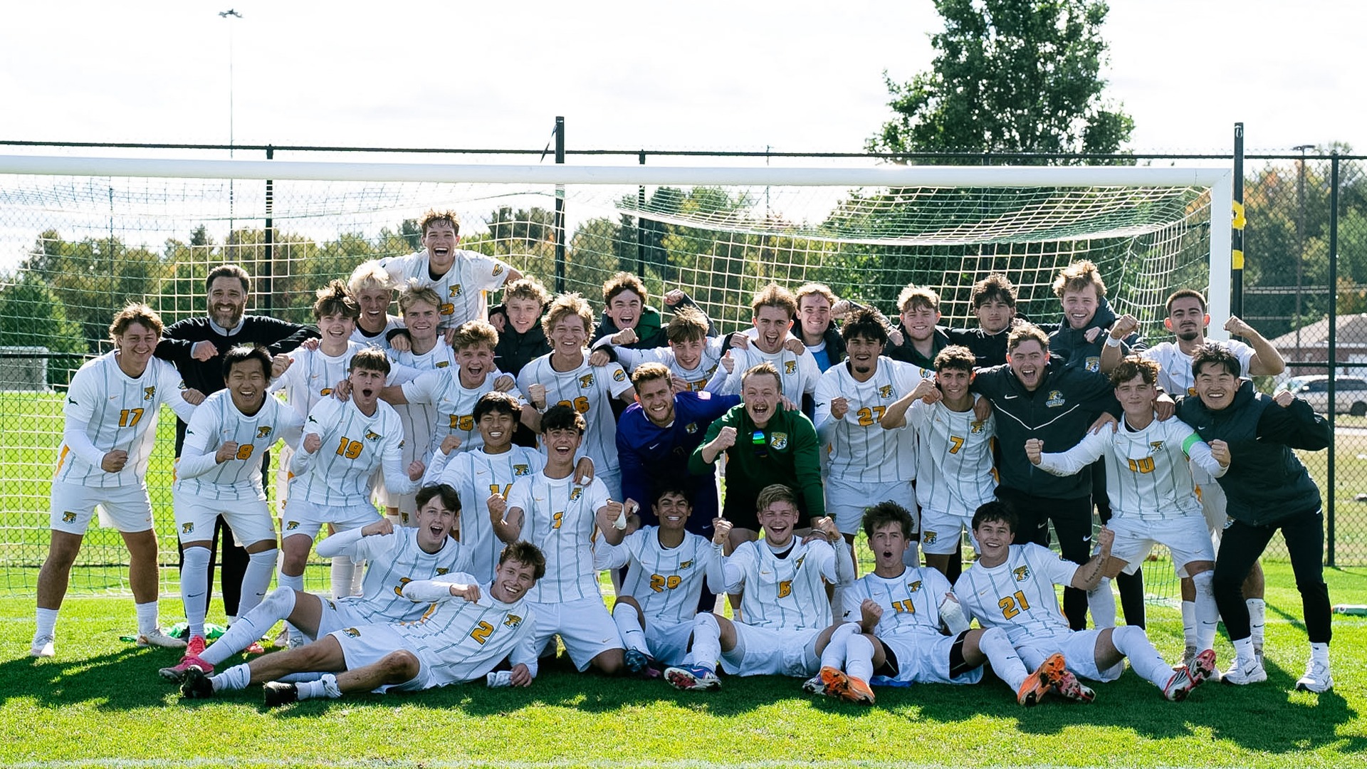 Men's soccer celebrates 1-0 win over UWP