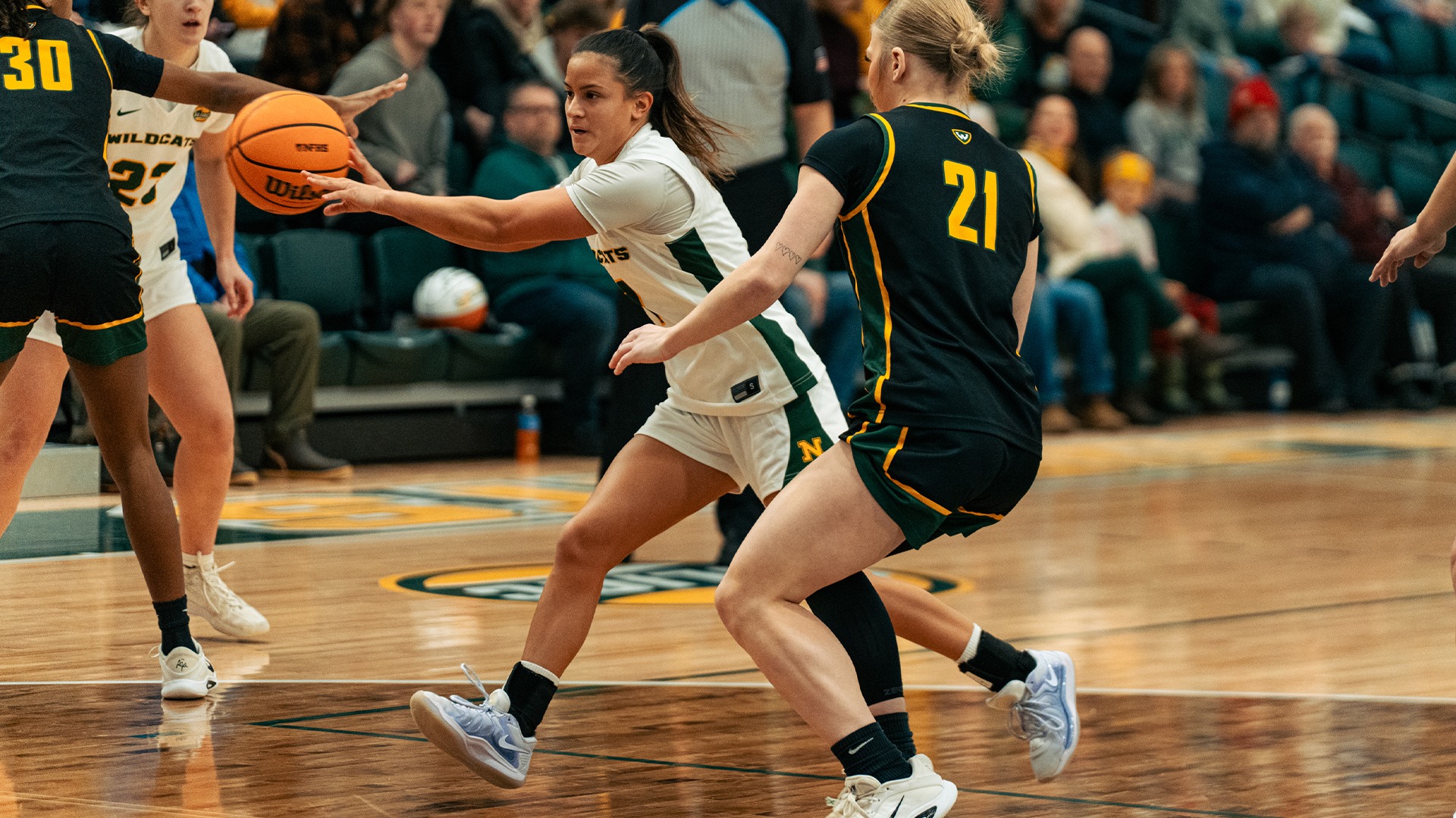 Cj Romero drives and passes vs. Wayne State