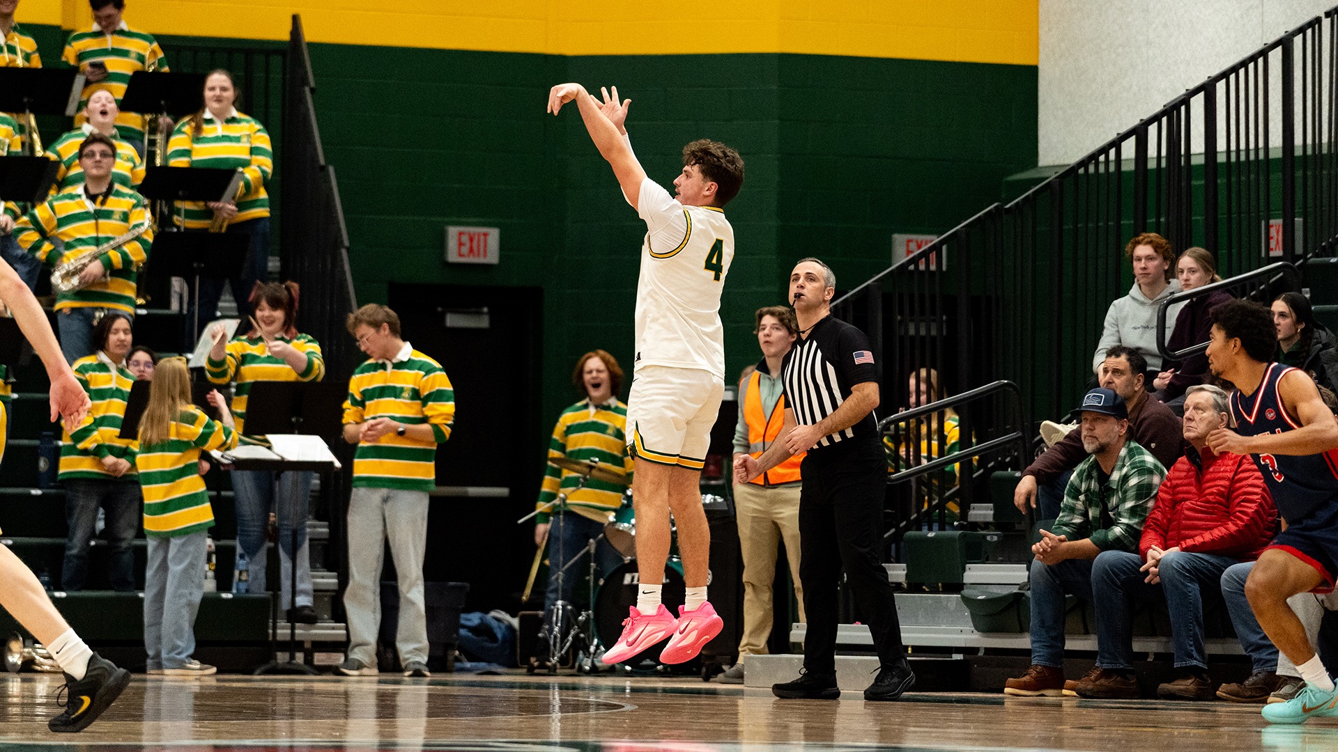 Cal Klesmit corner 3