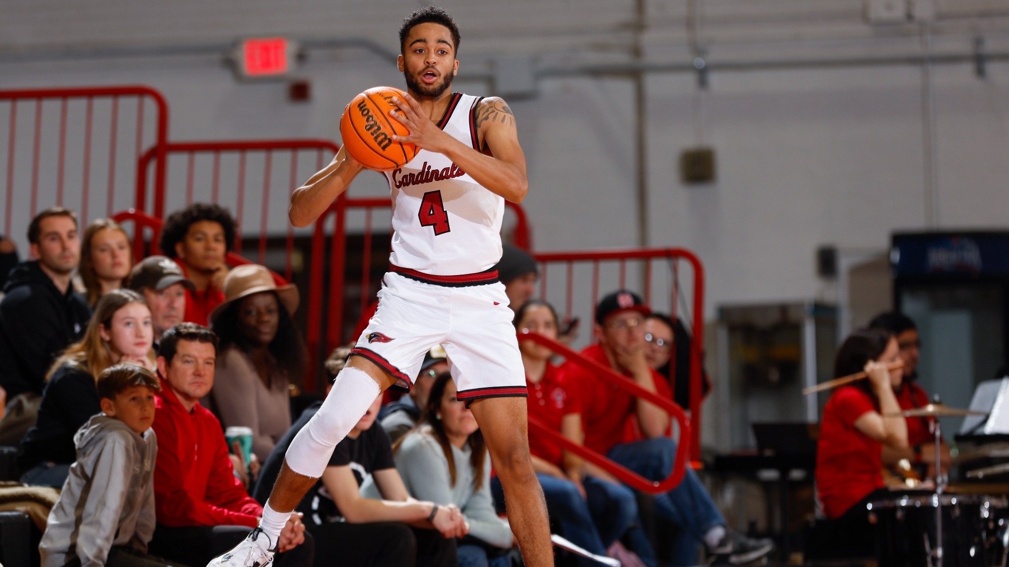 Men’s Basketball Sinks to Illinois Wesleyan North Central College