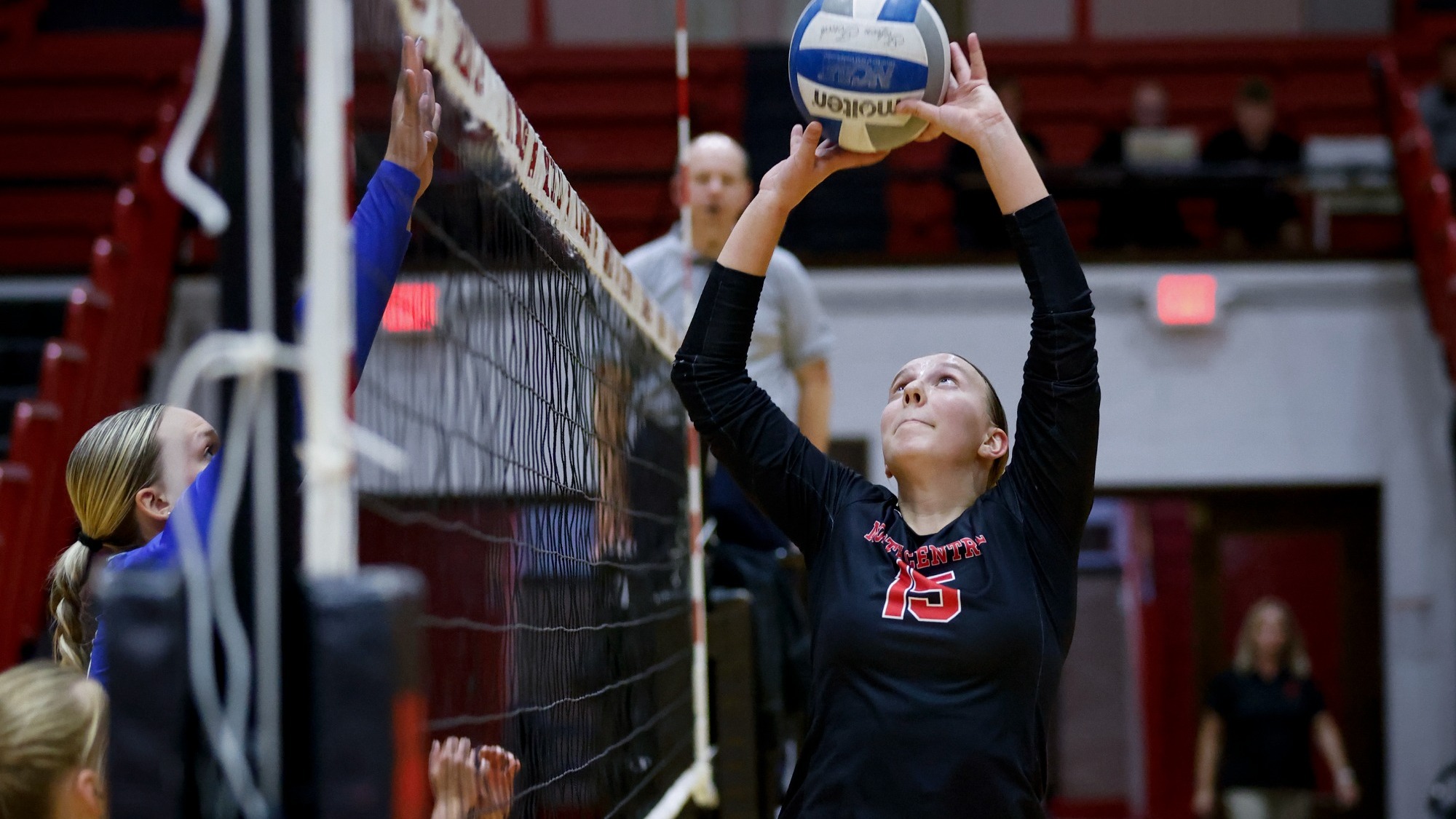 Sarah Harvey setting against Aurora