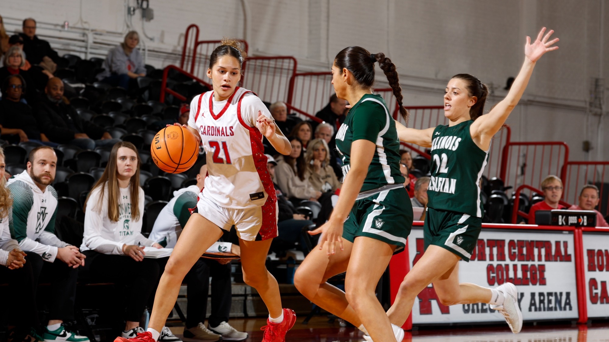 Ameli Sanchez dribbling through the Illinois Wesleyan press on Dec. 6, 2025. 